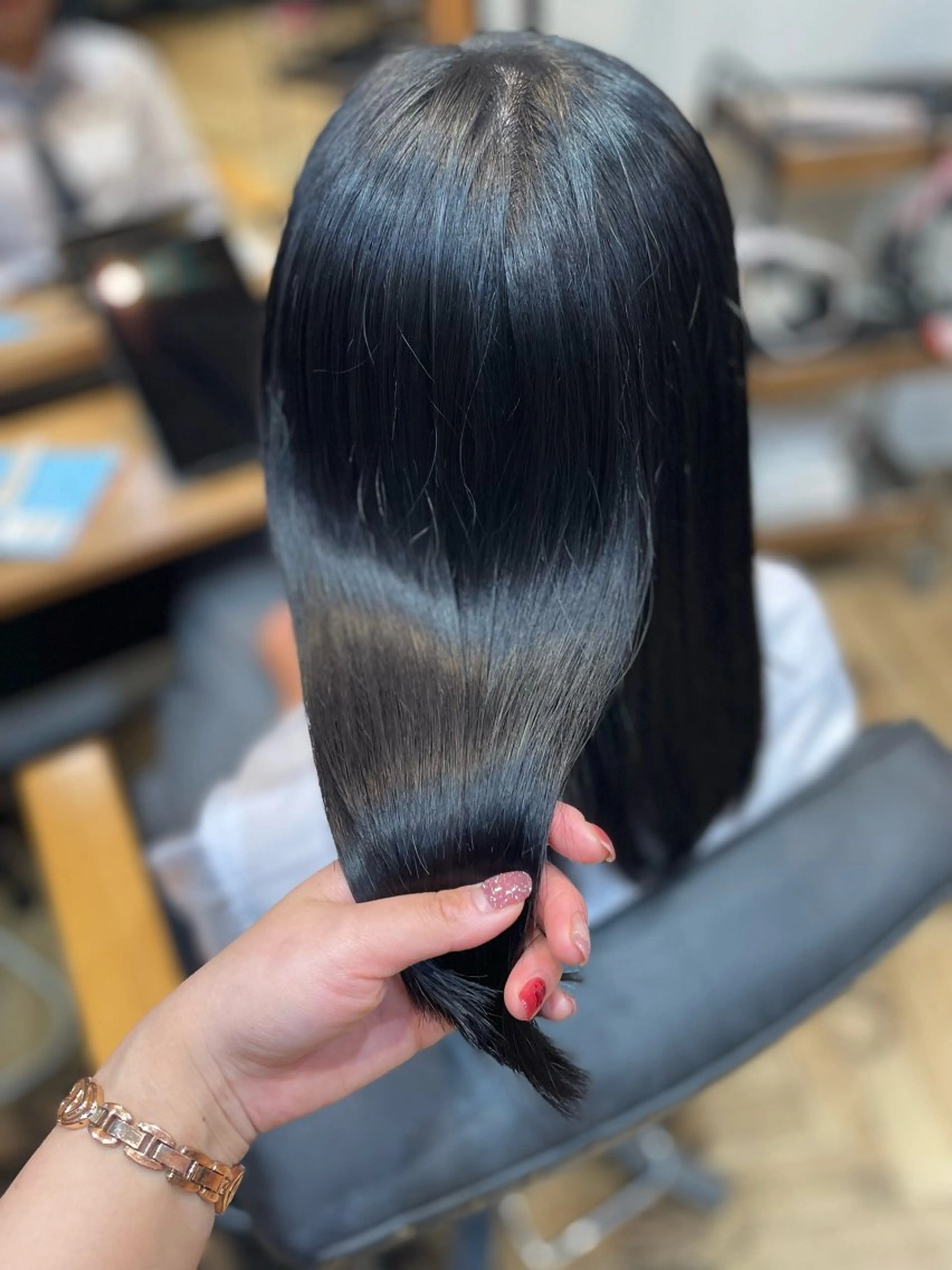 ミディアム 顔周りカット レイヤーカット サイドバング カット トリートメント 望恵🌸 韓国🇰🇷スタイルのヘアスタイル
