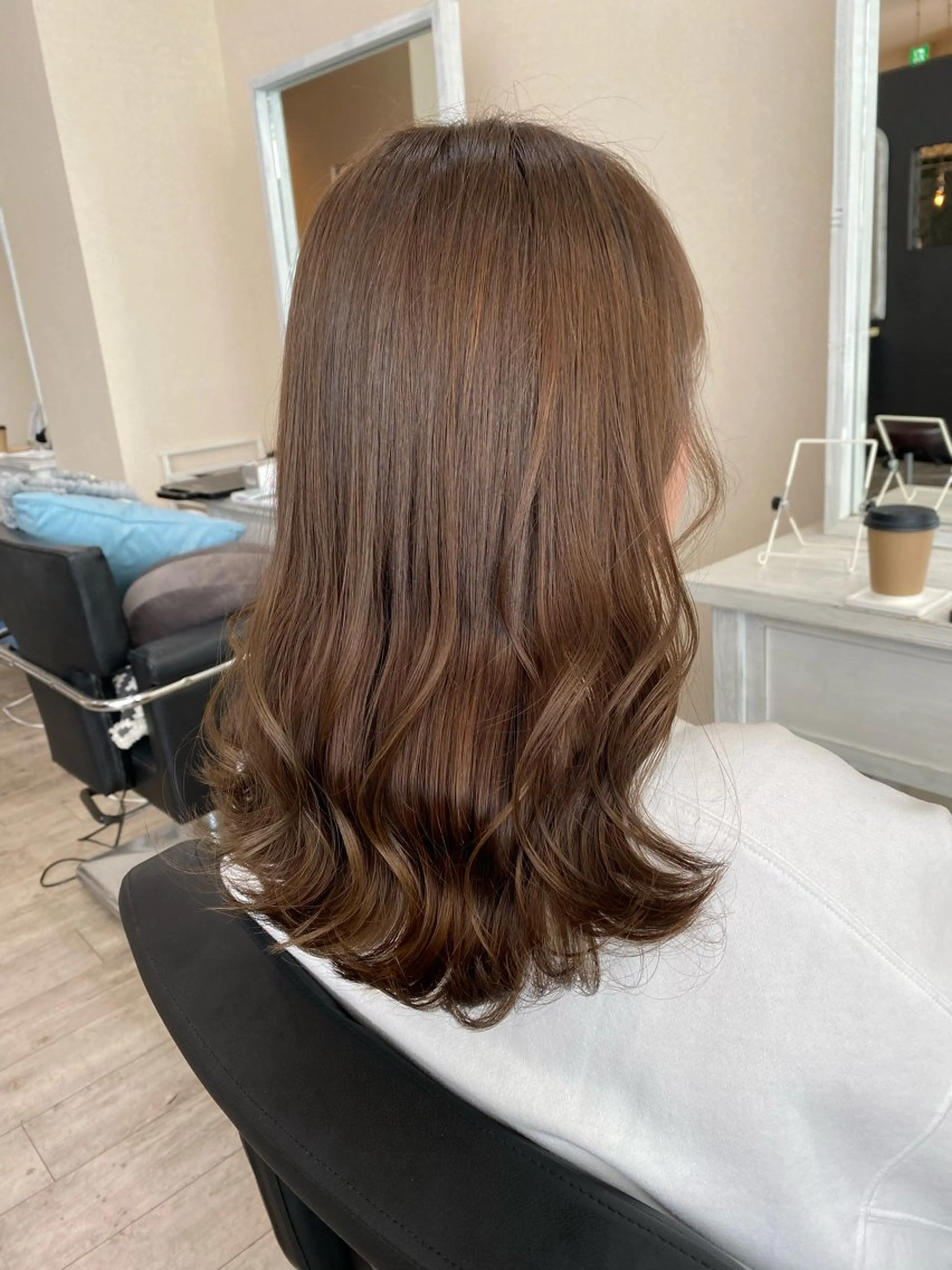 セミロング カラー ベージュカラー ショコラベージュ 透明感カラー カット ヘアカラー APPEL所属・APPEL hair ／岡山のヘアスタイル