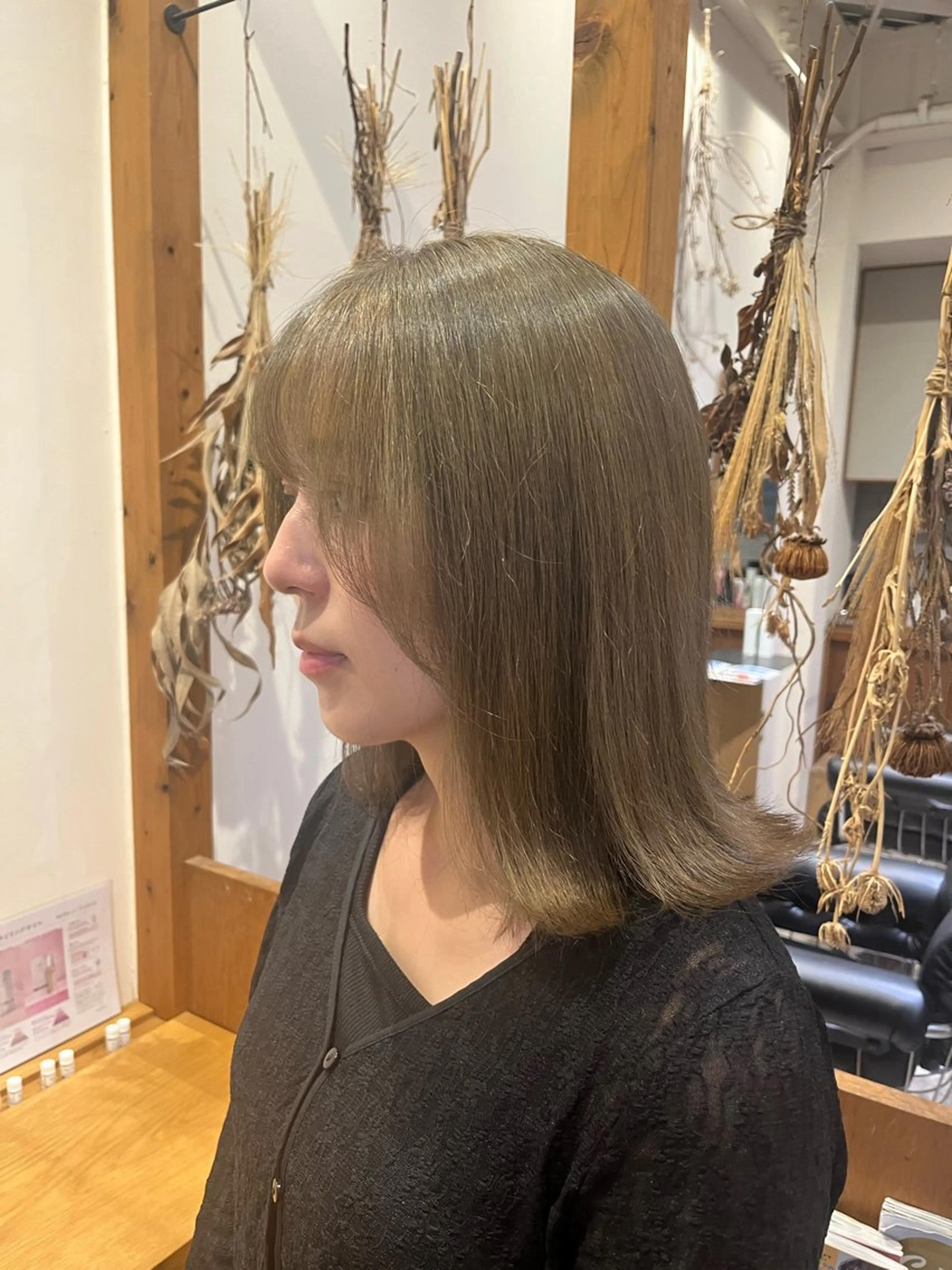 カラー ベージュカラー 透明感カラー オリーブベージュ ヘアカラー 高山 桃子のヘアスタイル