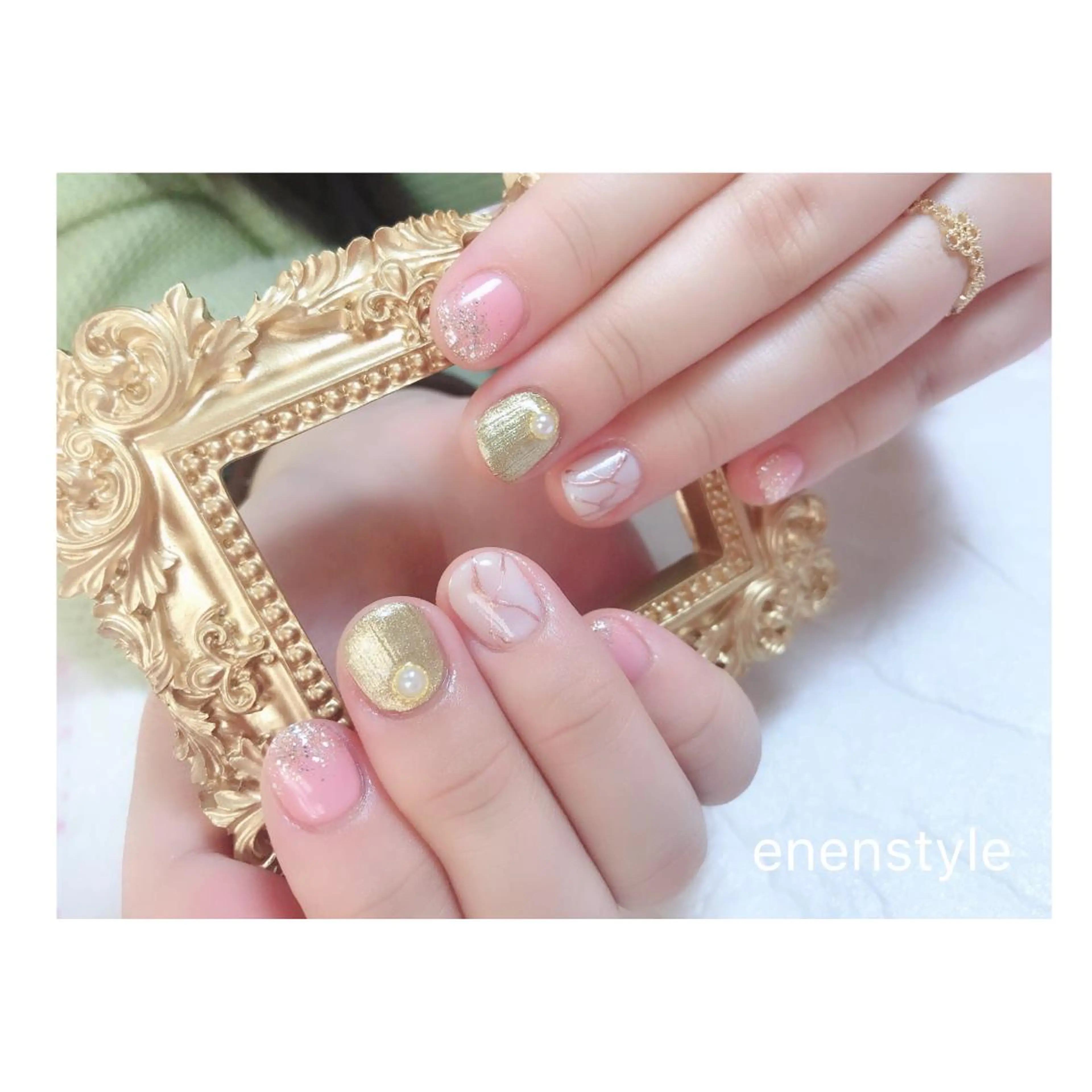 ショート ネイル ジェルネイル ラメ(グリッター) 大理石ネイル(マーブル) ニュアンスネイル オフィスネイル ハンドネイル 👑enen style👑のネイルデザイン