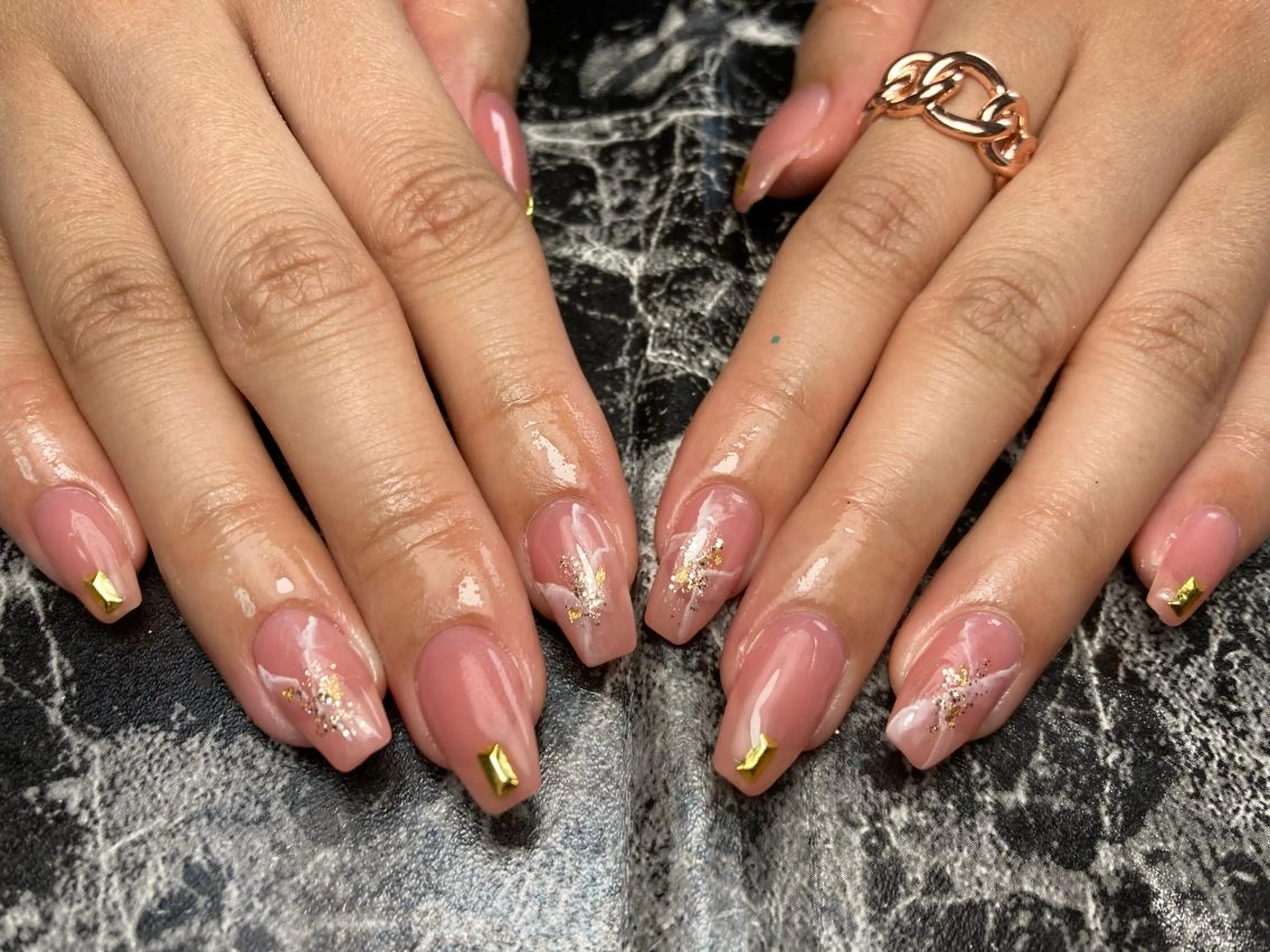 ミディアム ネイル ハンドネイル ✴︎ Delightのネイルデザイン