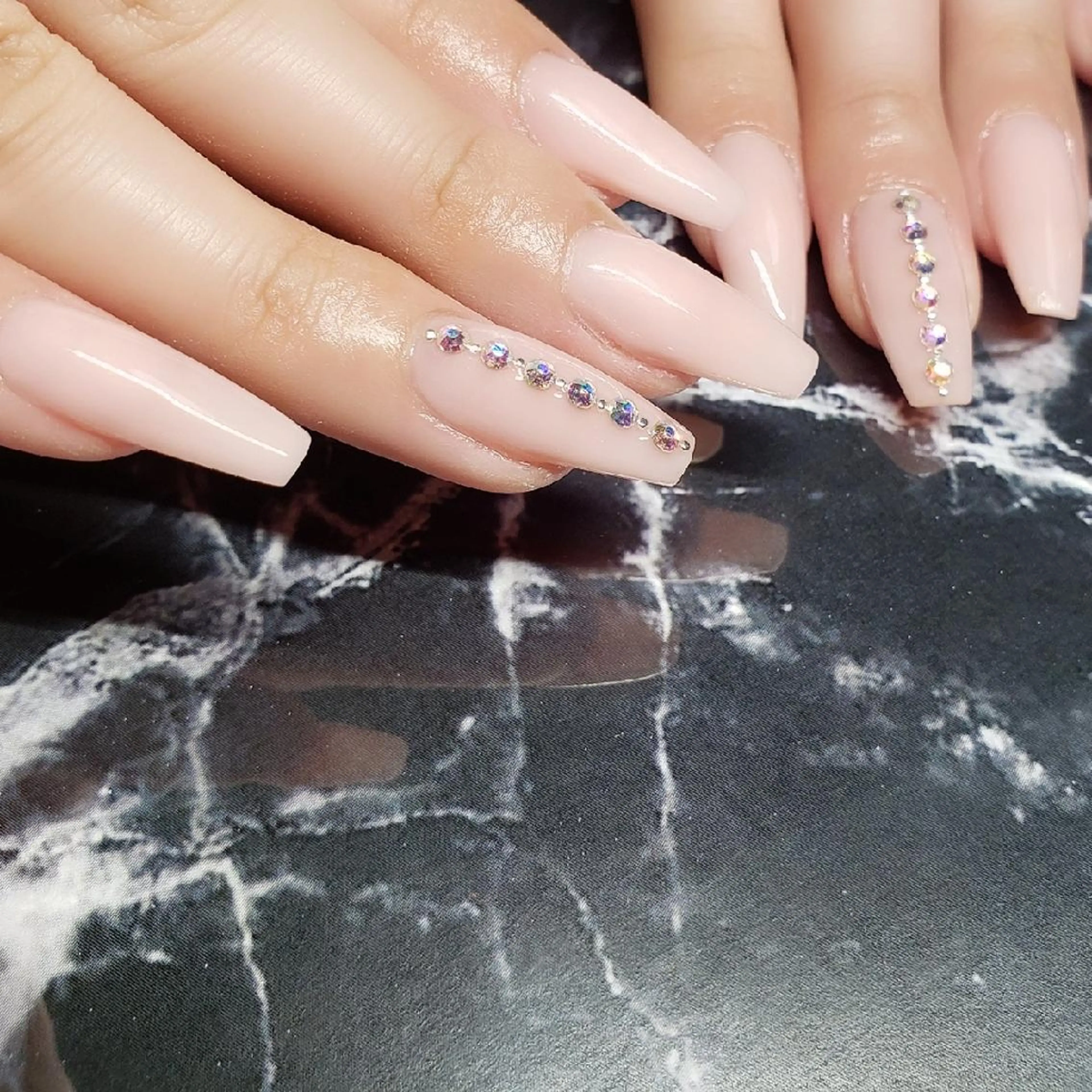 ネイル ストーンネイル ハンドネイル クロキ 。のネイルデザイン