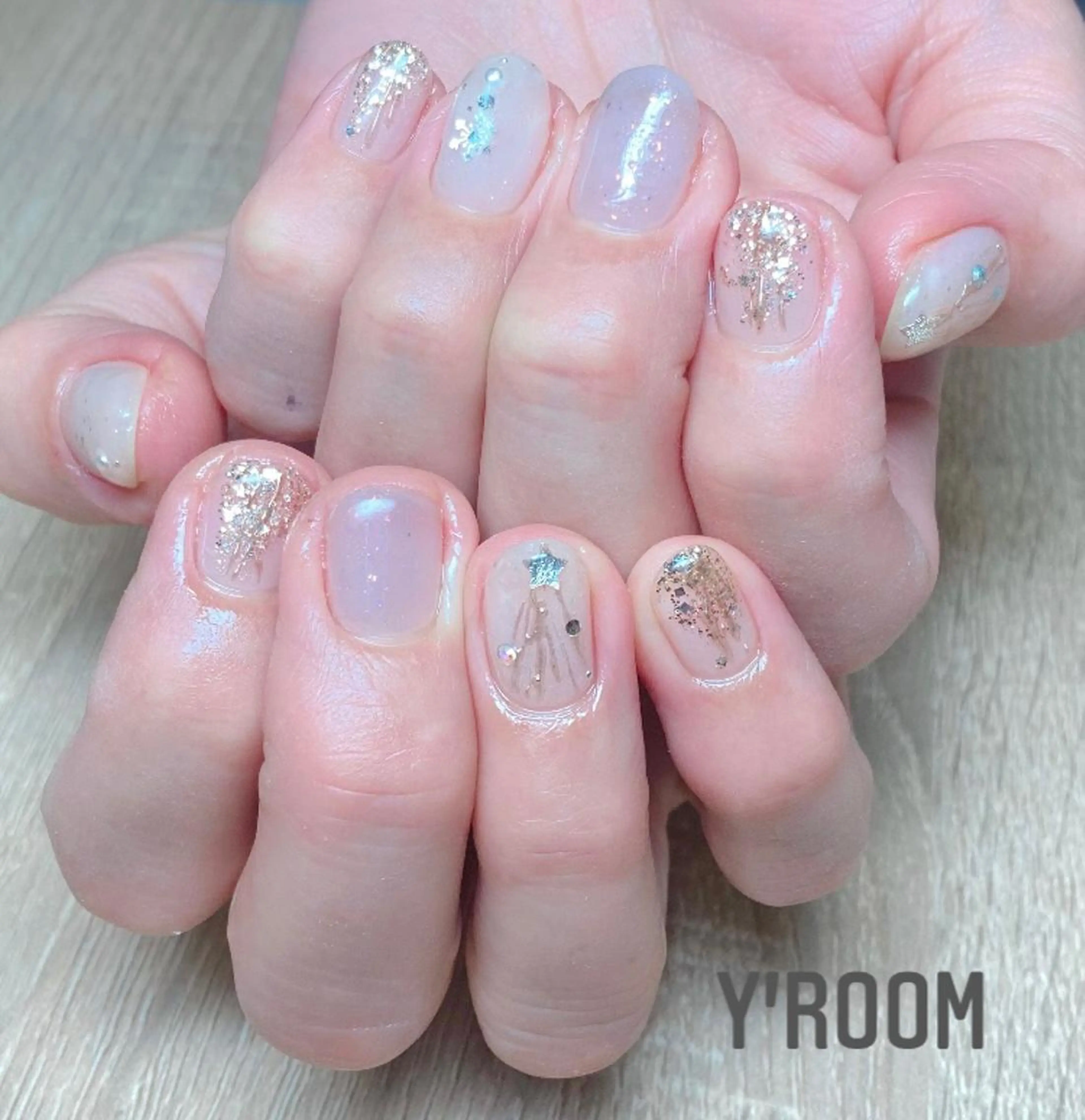 ネイル オーロラネイル フラッシュネイル ジェルネイル 氷ネイル・うるうるネイル マグネットネイル ハンドネイル YUKA （ネイリスト）のネイルデザイン