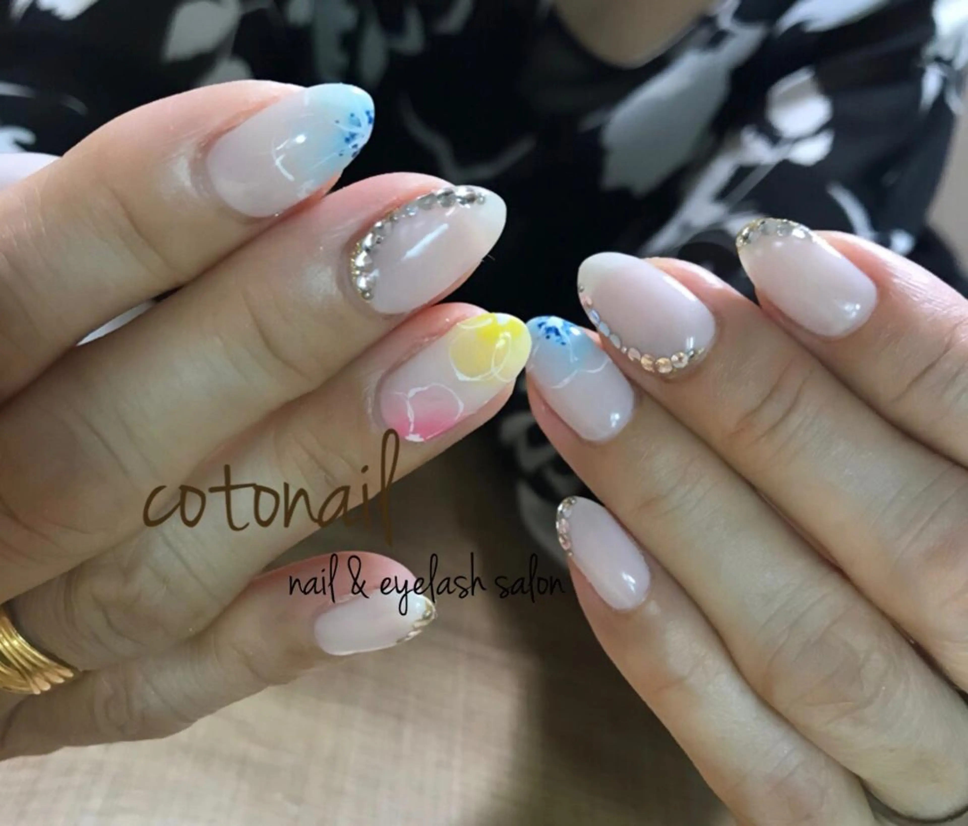 ミディアム ネイル アートネイル ハンドネイル ツメトマツゲ .のネイルデザイン