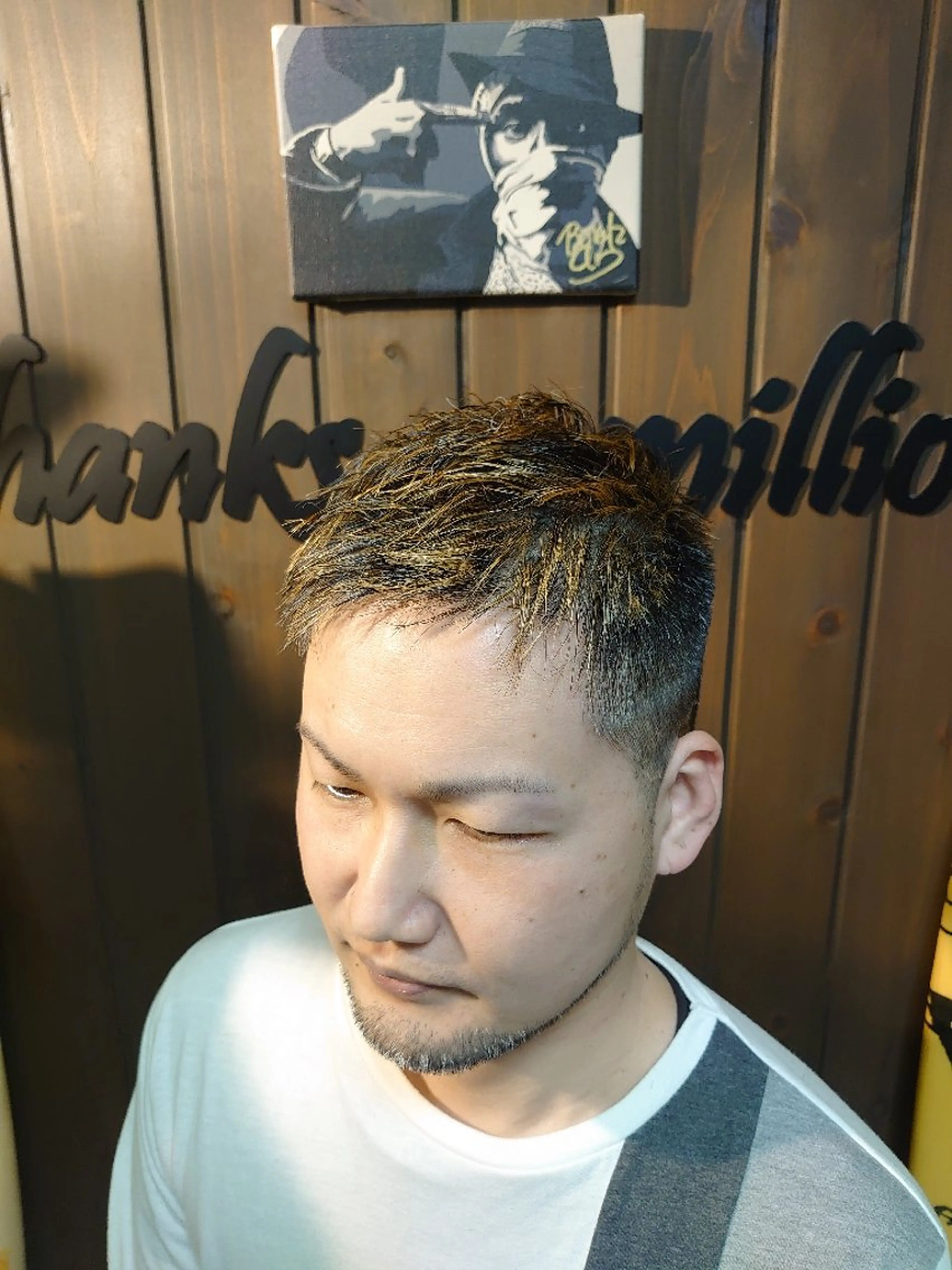 メンズ カラー メンズハイライト ハイライトカラー サンフラット所属・岡林 選のヘアスタイル