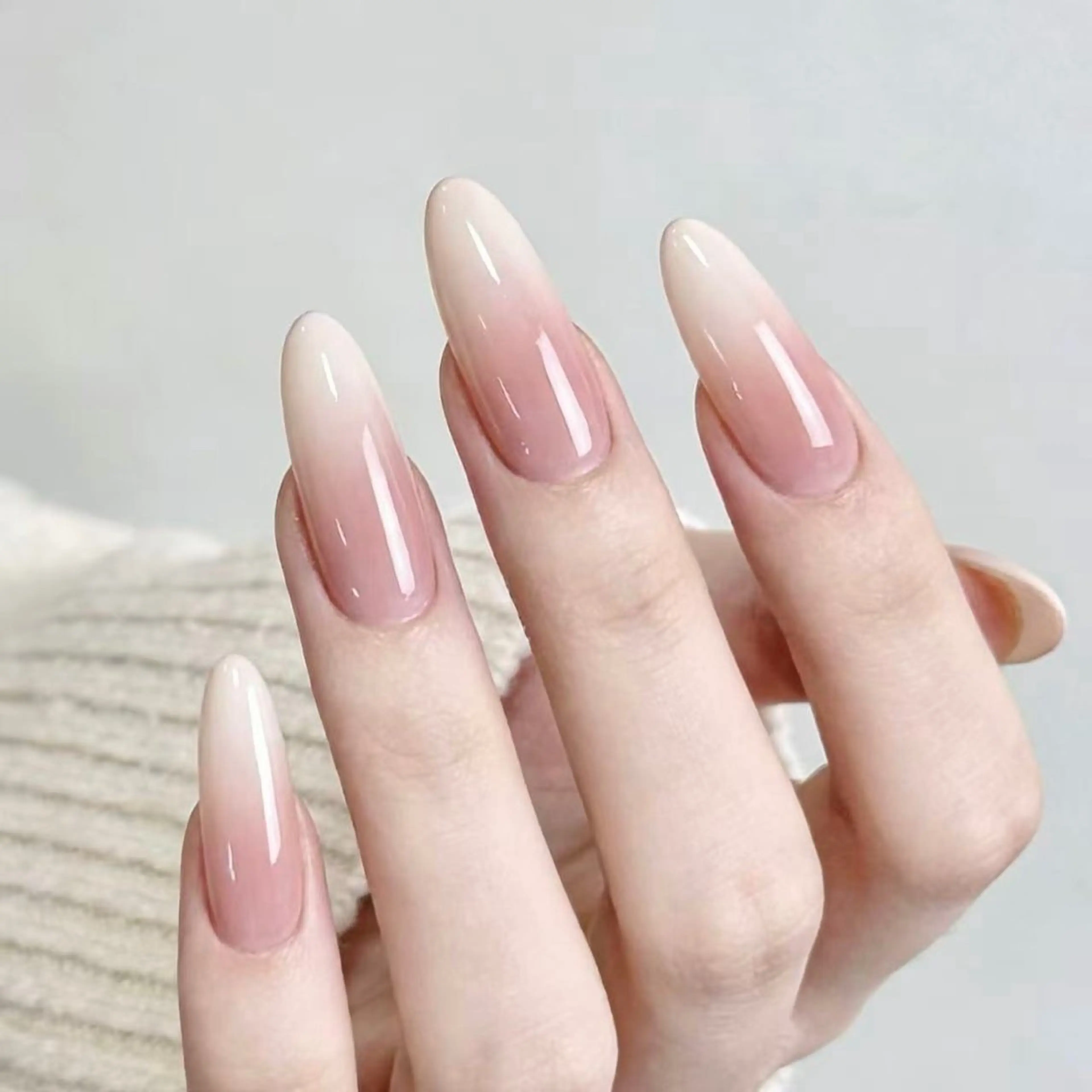 HAND【チップ長さ出し10本】グラデーション＋パーツ付け放題の写真