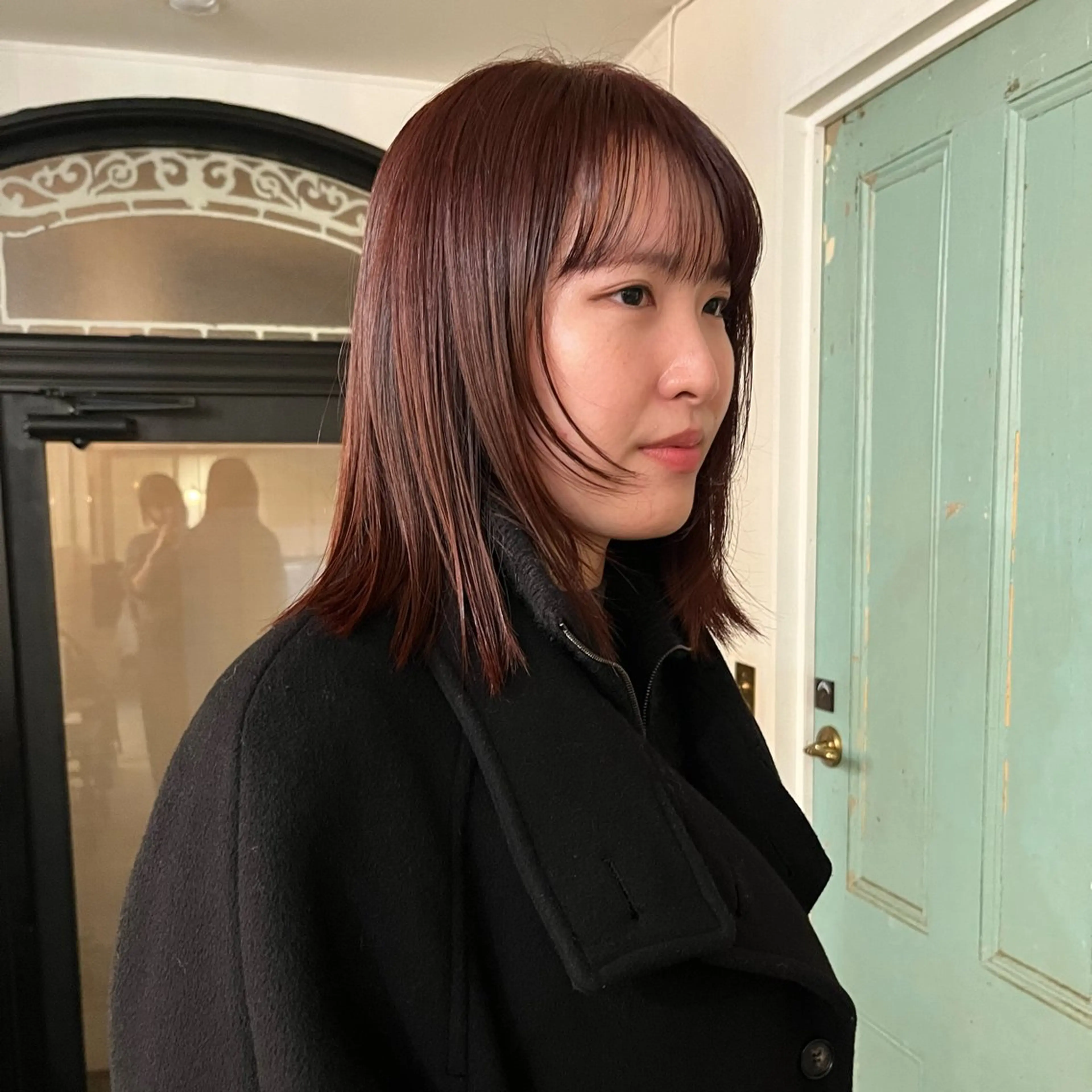 ミディアム カラー レッドカラー レイヤー/ベージュ mikuのヘアスタイル