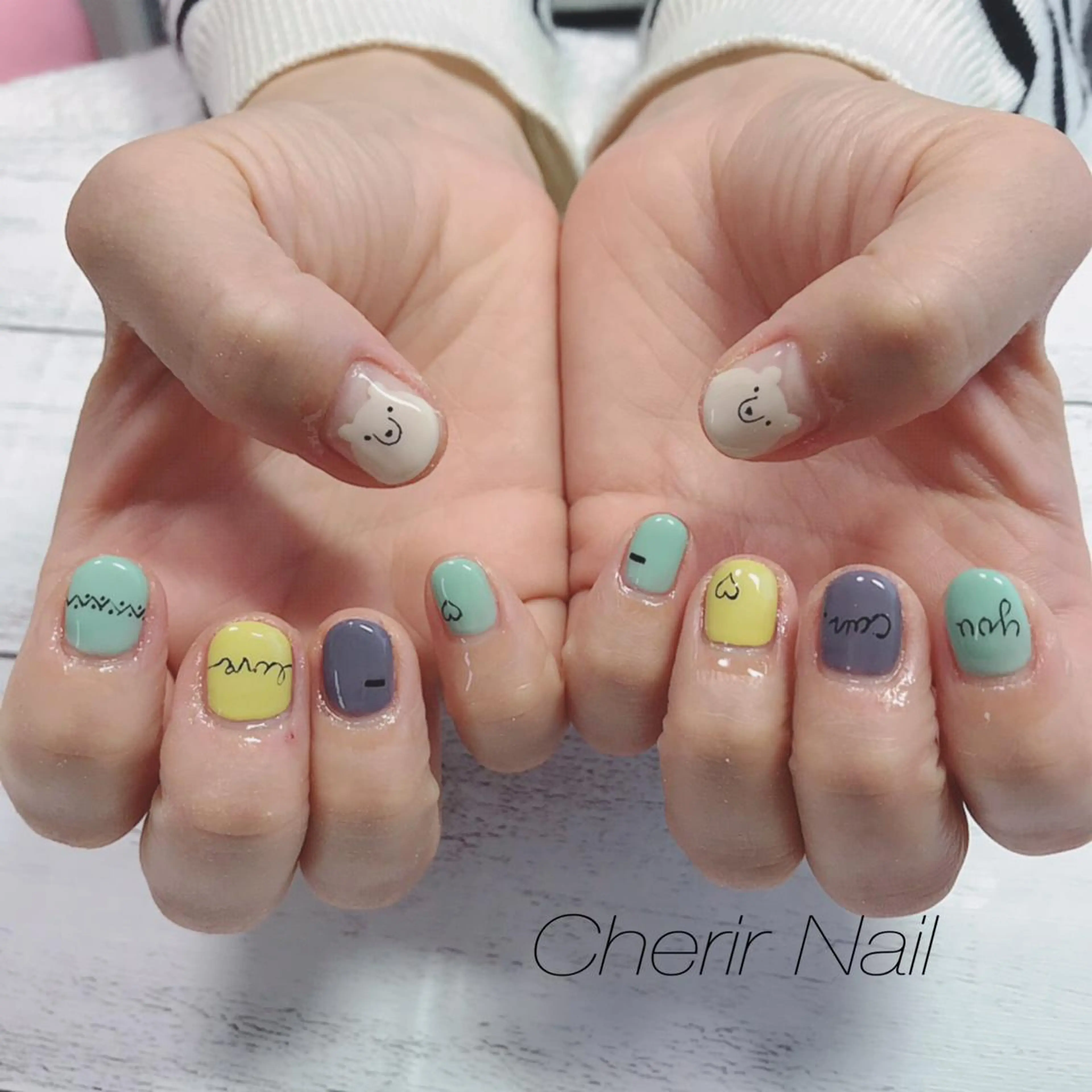 ネイル アートネイル カジュアル グリーン ワンカラーネイル ショートネイル Cherirnail kaoriのネイルデザイン