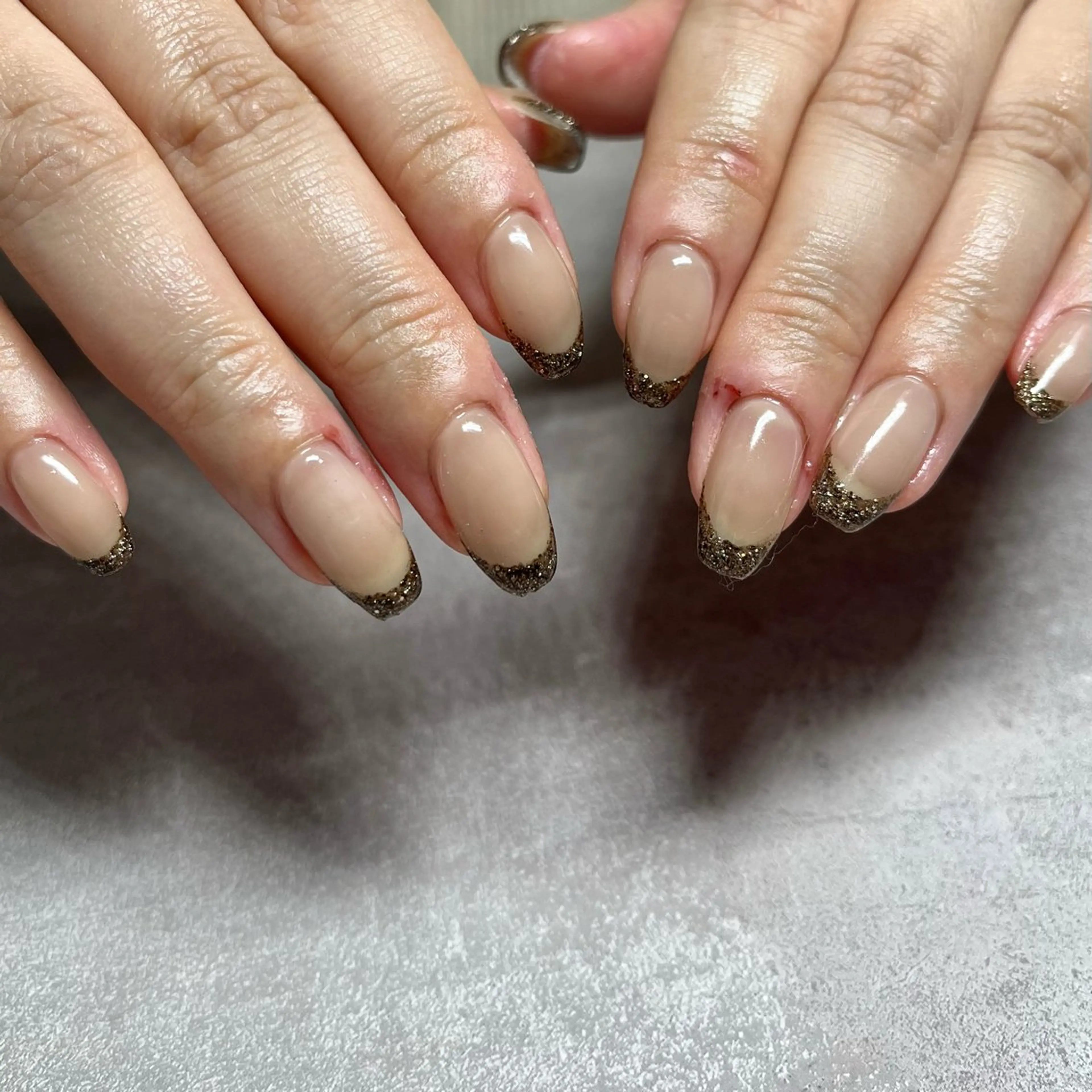 ネイル ブラウン フレンチネイル ラメ(グリッター) シンプルネイル ハンドネイル ネイルサロン kupuのネイルデザイン