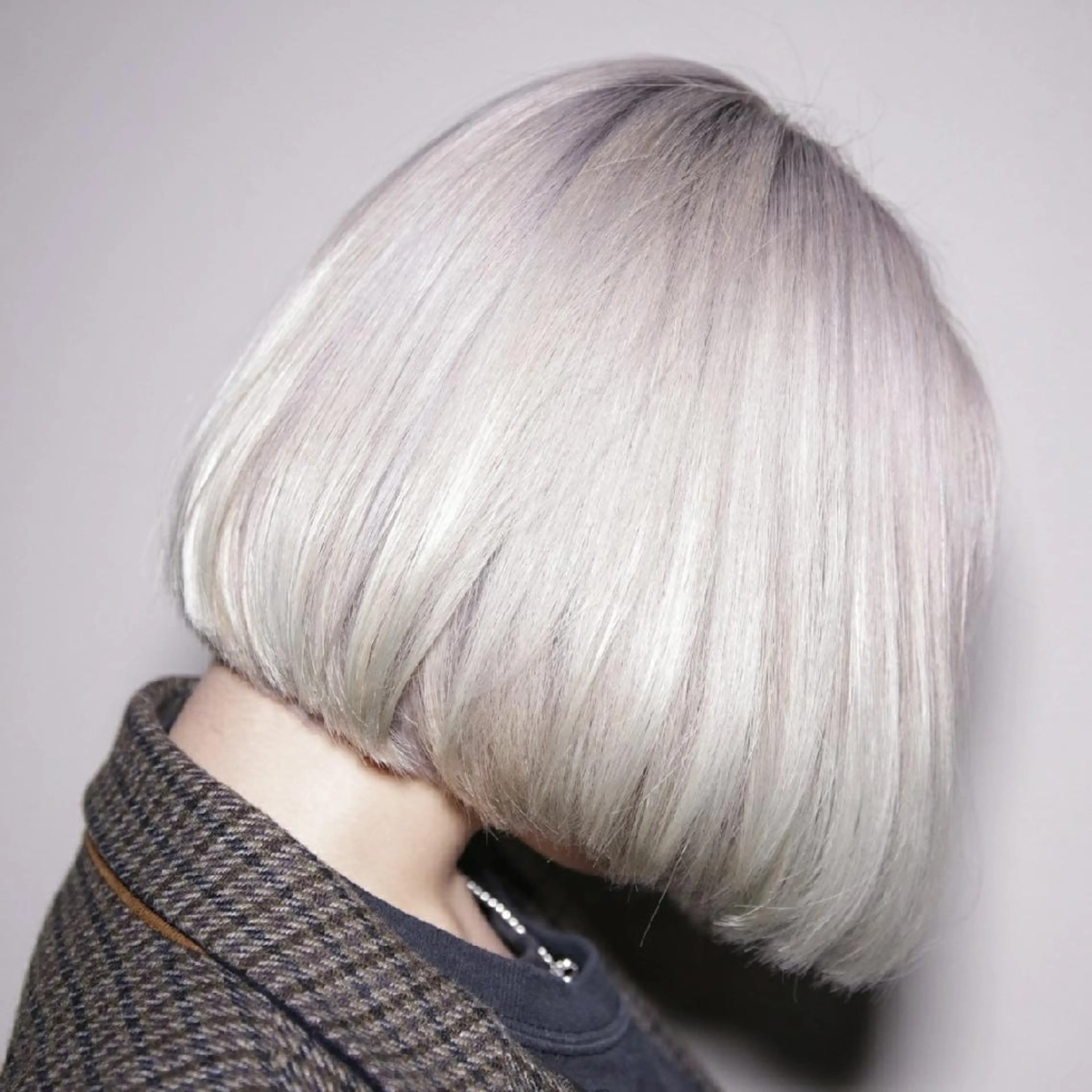 カラー ショート ボブ 艶髪✨ハイトーン ✨ホワイト✨北宗一郎のヘアスタイル