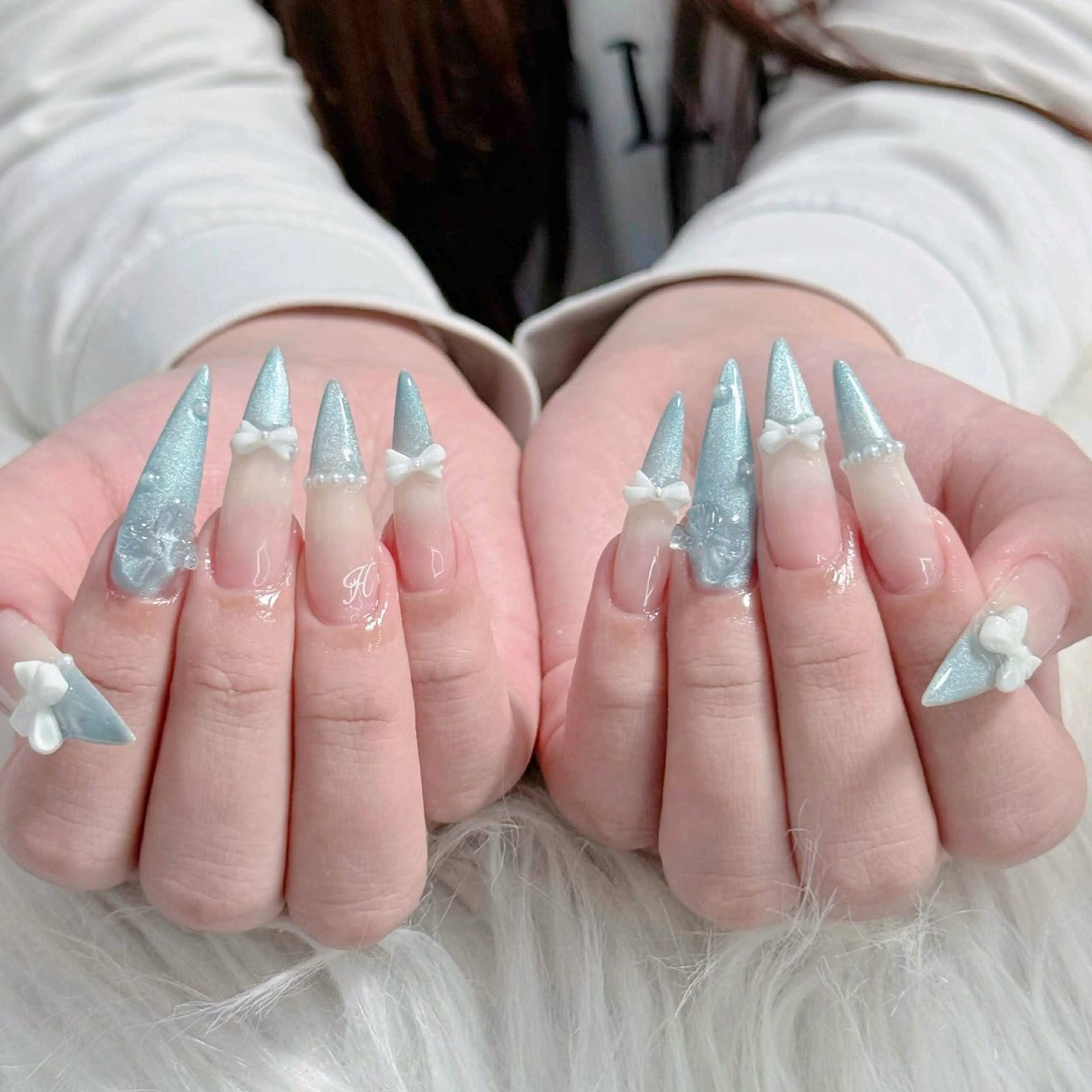 ネイル オーロラネイル クリアネイル 成人式 フラッシュネイル ジェルネイル ハンドネイル Amee Nail Salonのネイルデザイン