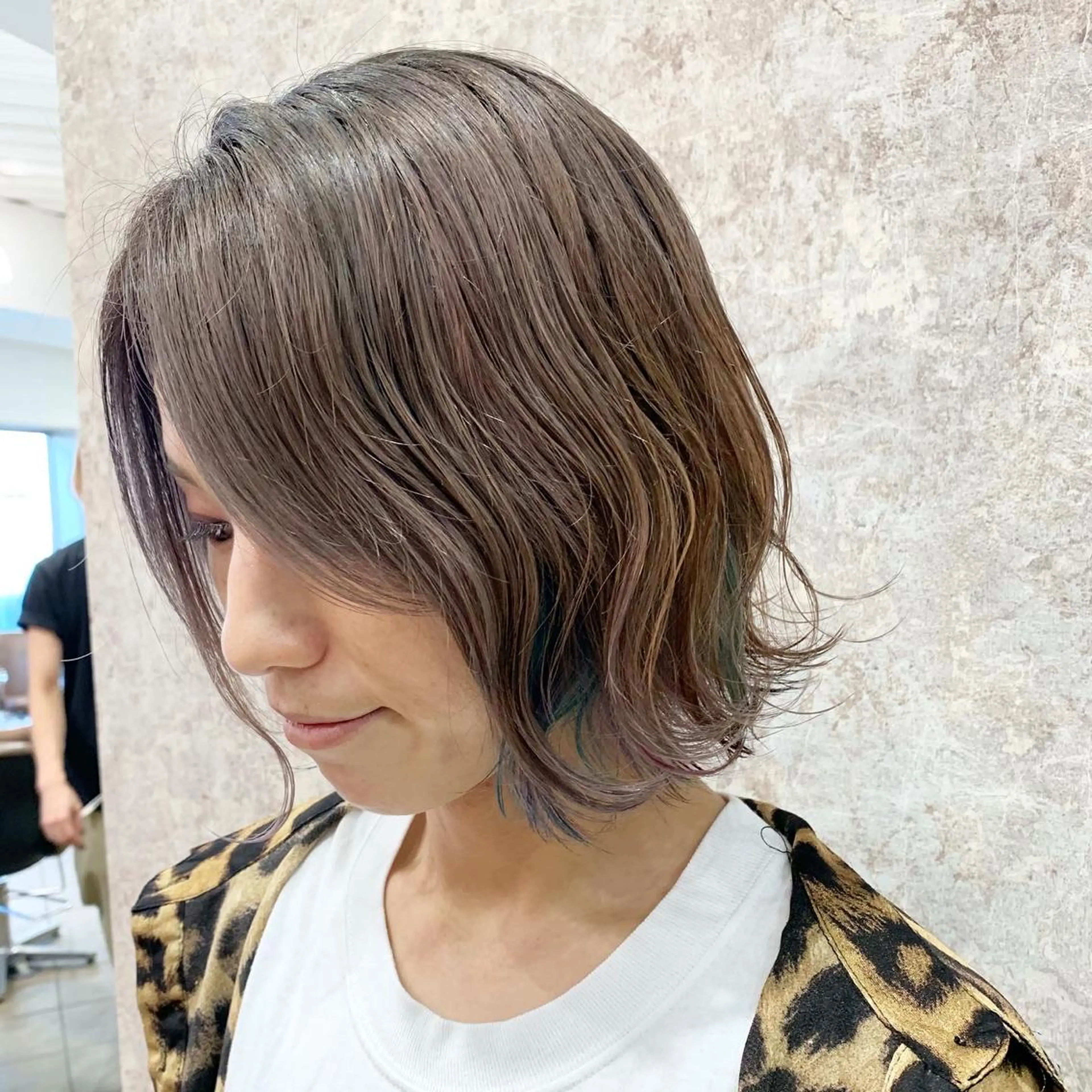 ショート カラー ベージュカラー ホワイトベージュ ヘアカラー トリートメント Ripps長居所属・メテオ ／ヘアカラー 西川菜実のヘアスタイル