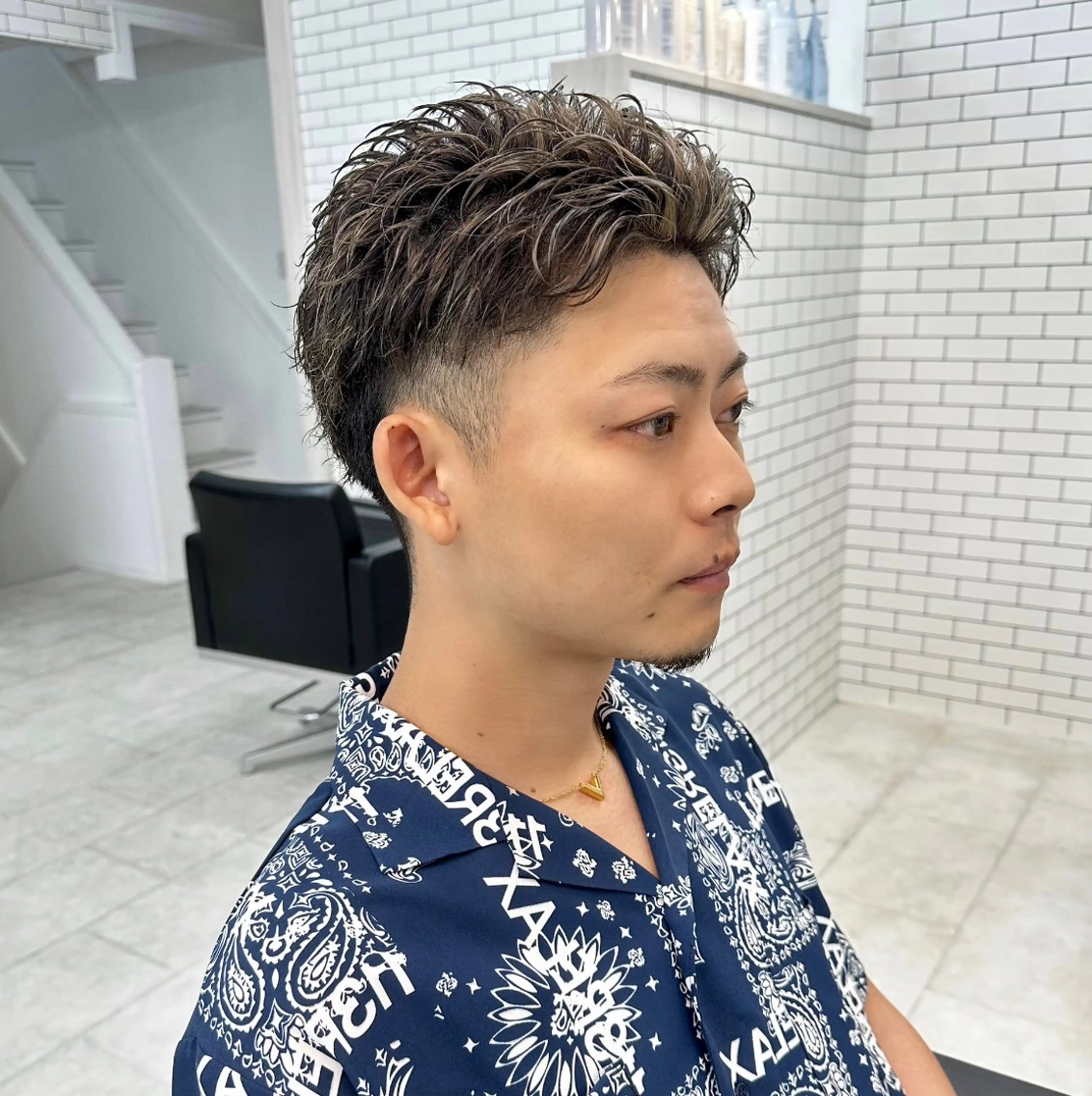 ショート カラー パーマ メンズ メンズハイライト メンズパーマ ハイライトカラー ハイライト メンズ特化✂️ 小枝 優生のヘアスタイル