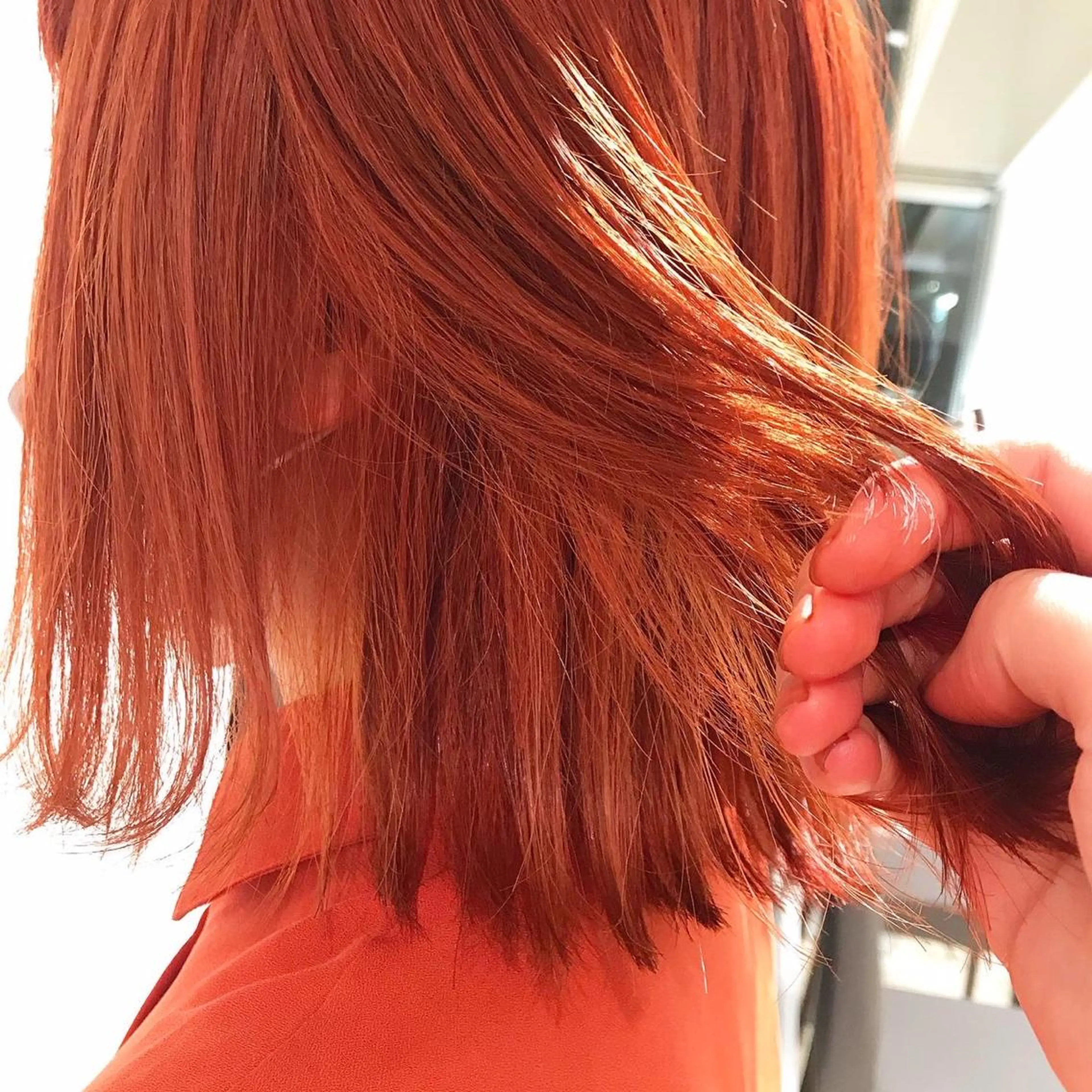 セミロング カラー 渡部凌我 小顔ウルフ ハイトーンカラーのヘアスタイル