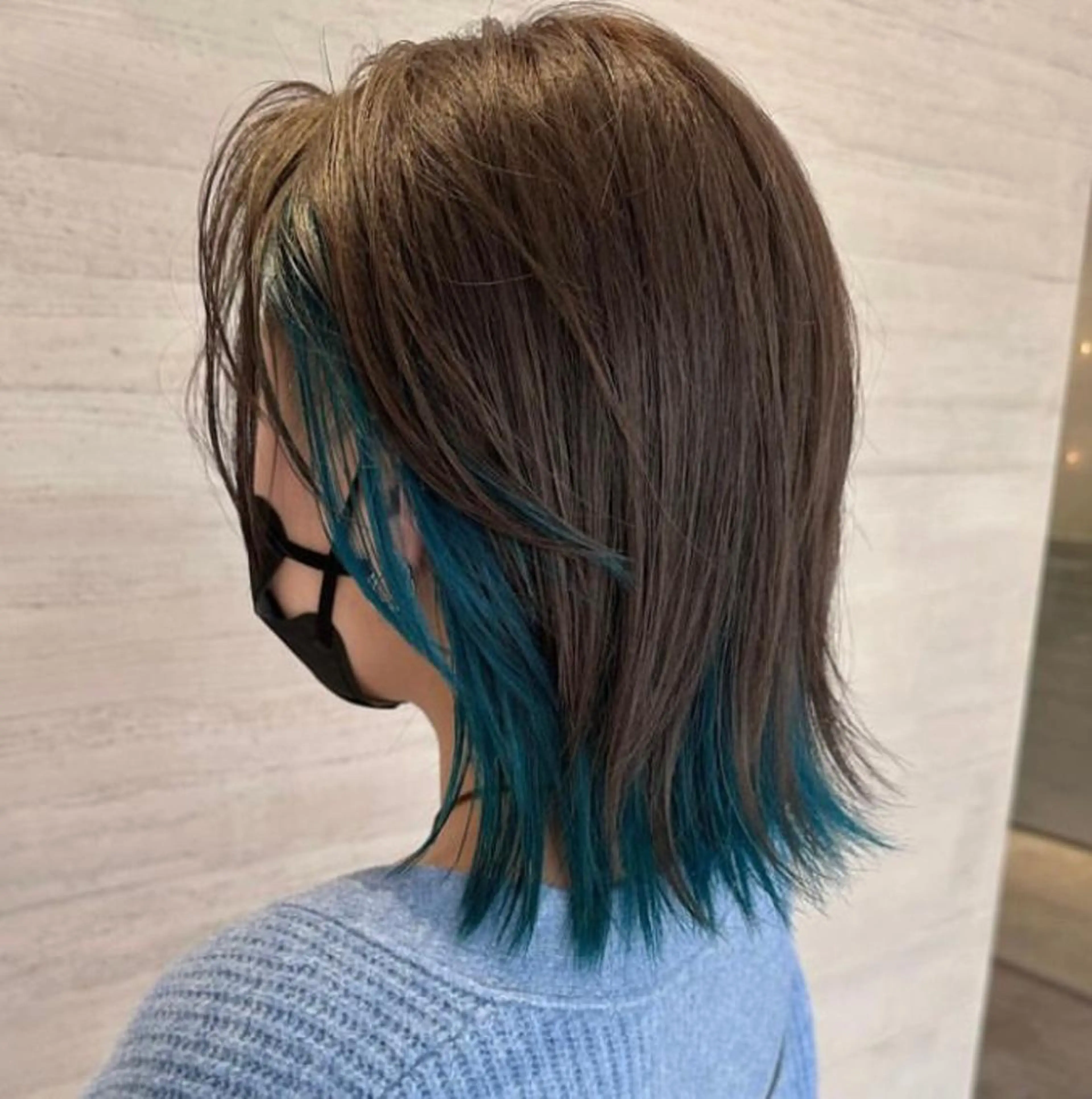 ミディアム カラー ブルーカラー サキ🤍ハイトーン 🩰くびれ巻きヘアのヘアスタイル