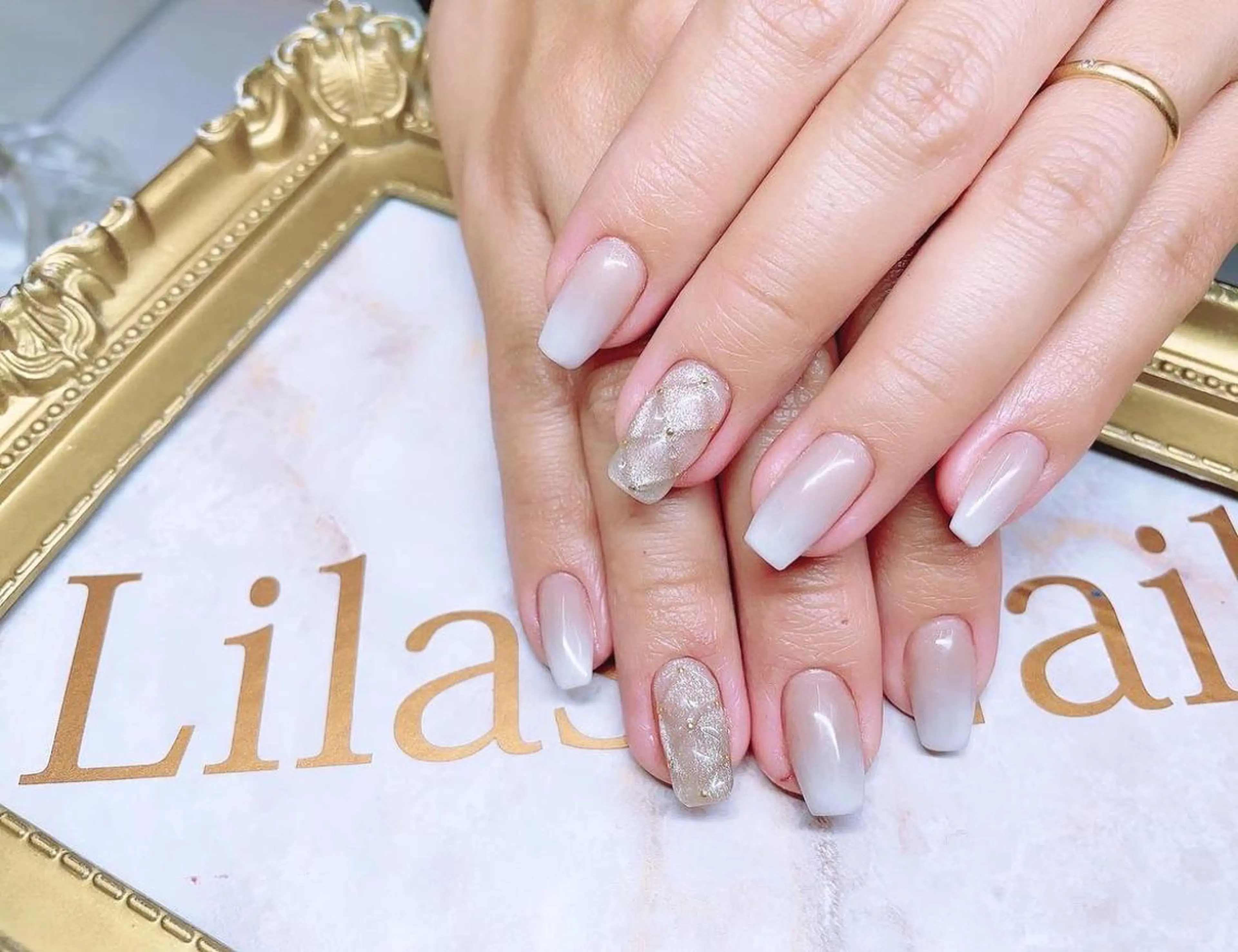ネイル ドット フレンチネイル ジェルネイル ガラスフレンチ グラデーション Lilas Nailのネイルデザイン