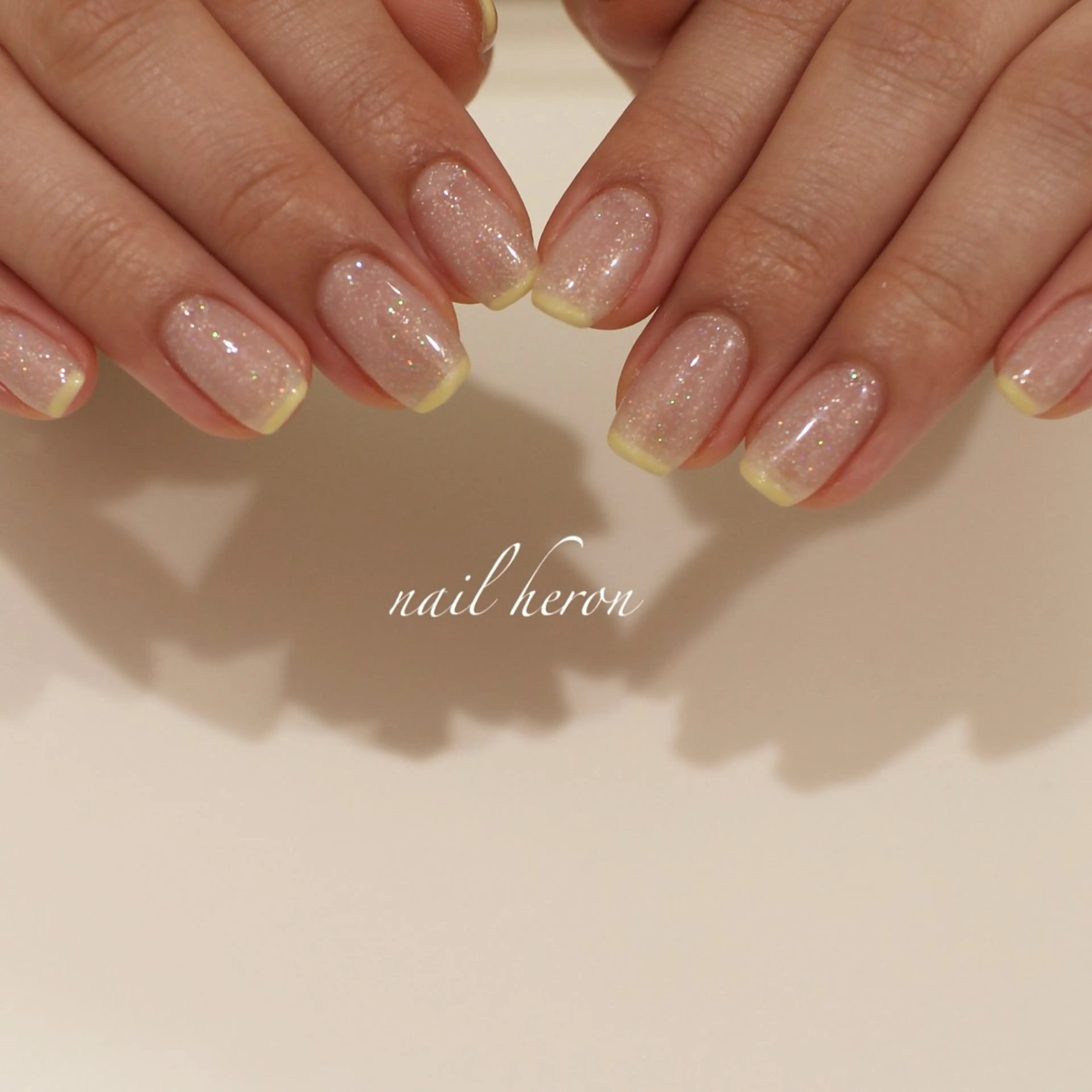 ネイル ラメ(グリッター) 黄色 ハンドネイル saki_ nail heronのネイルデザイン