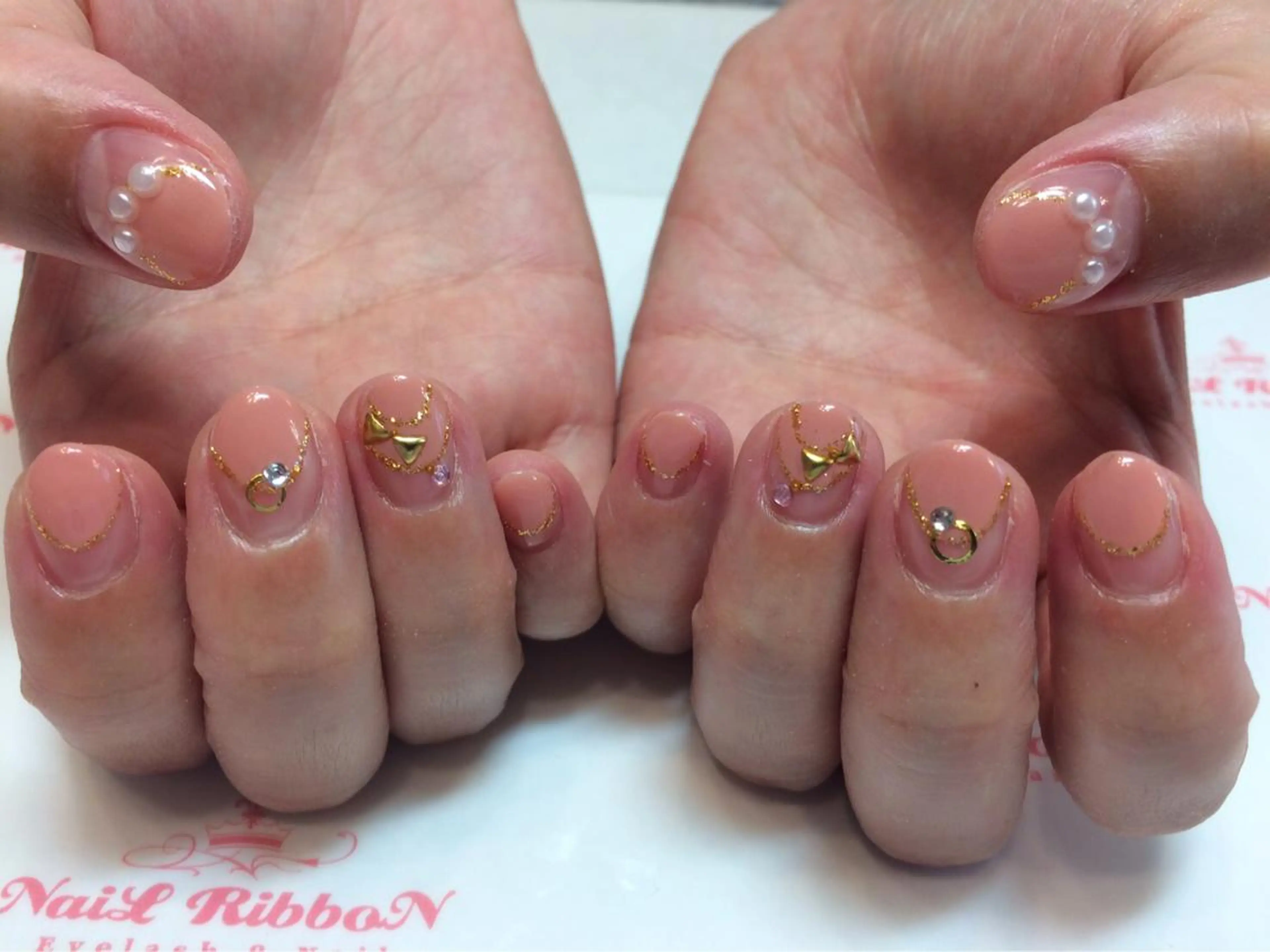 ネイル ネイルリボン 受付スタッフのネイルデザイン