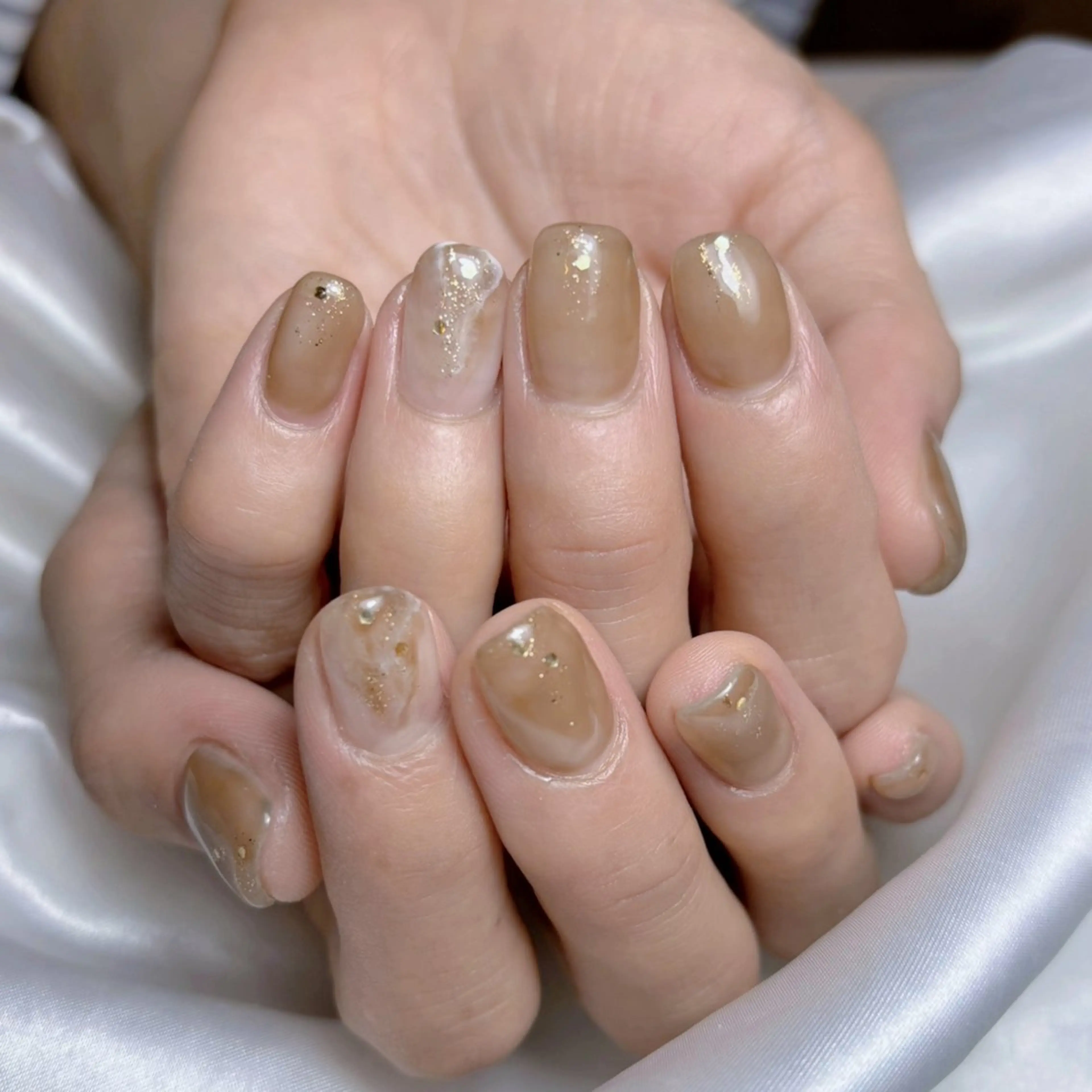 ネイル ブラウン 持ち込み ニュアンスネイル うるつやネイル🫧 Amiのネイルデザイン