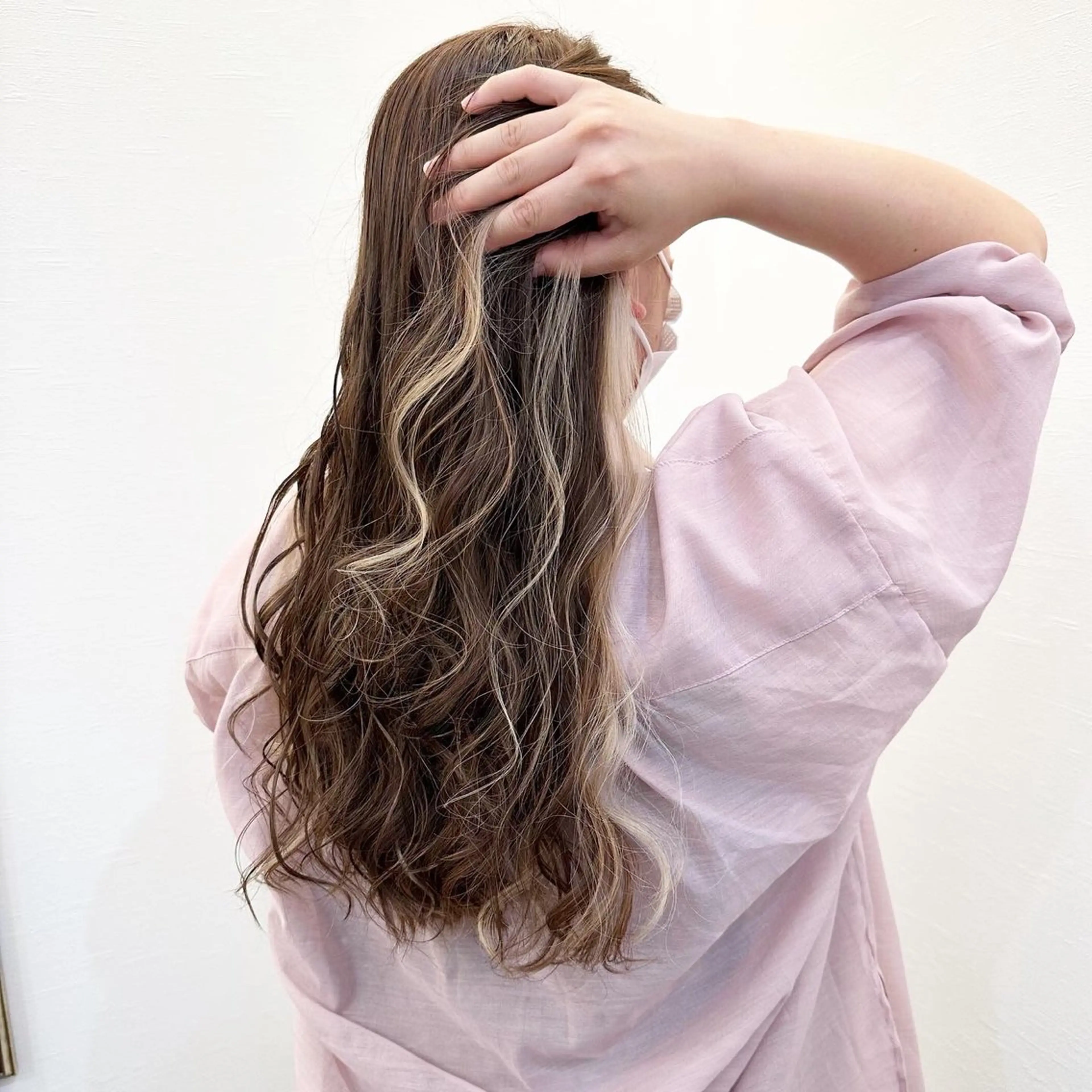 カラー ツノガイ エリのヘアスタイル