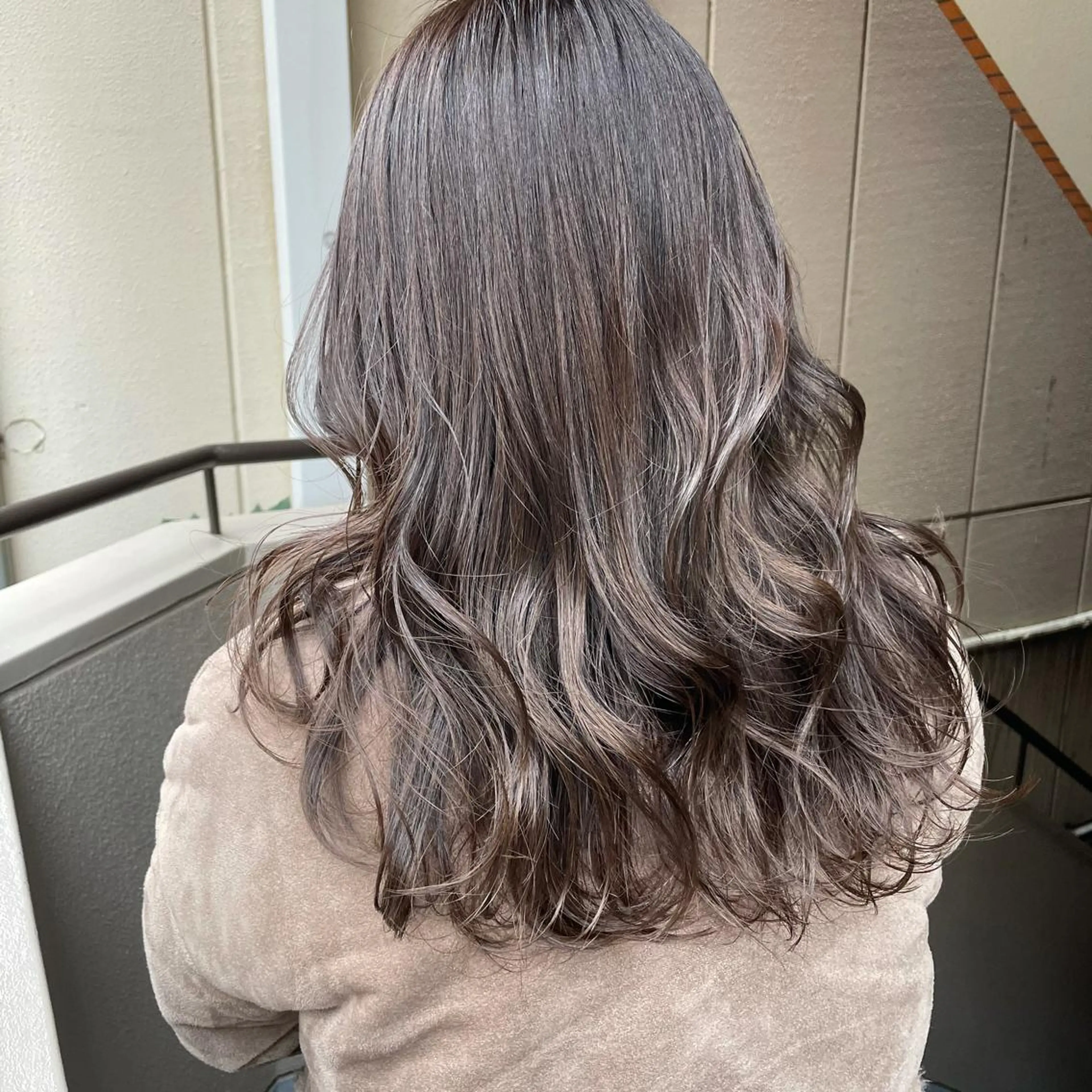 ミディアム カラー パーマ ヘアアレンジ メンズ キッズ ネイル マツエク・マツパ ヘアカラー トリートメント ヘアセット 切りっぱなしヘアボブ ミディアムヘアRYOのヘアスタイル