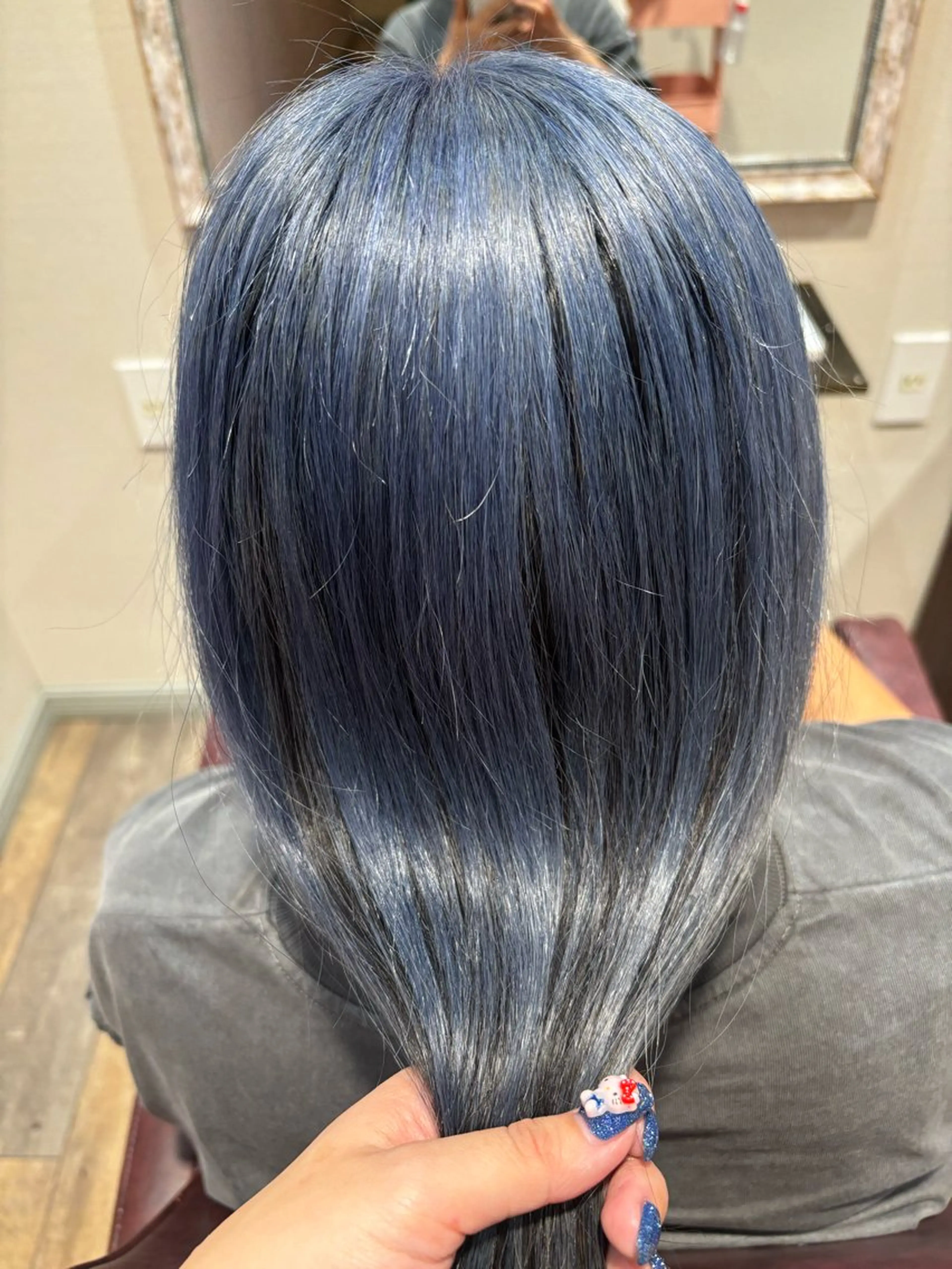 ミディアム カラー ブリーチ ブルーカラー 似合わせレイヤー/ Wカラー🧸こころのヘアスタイル