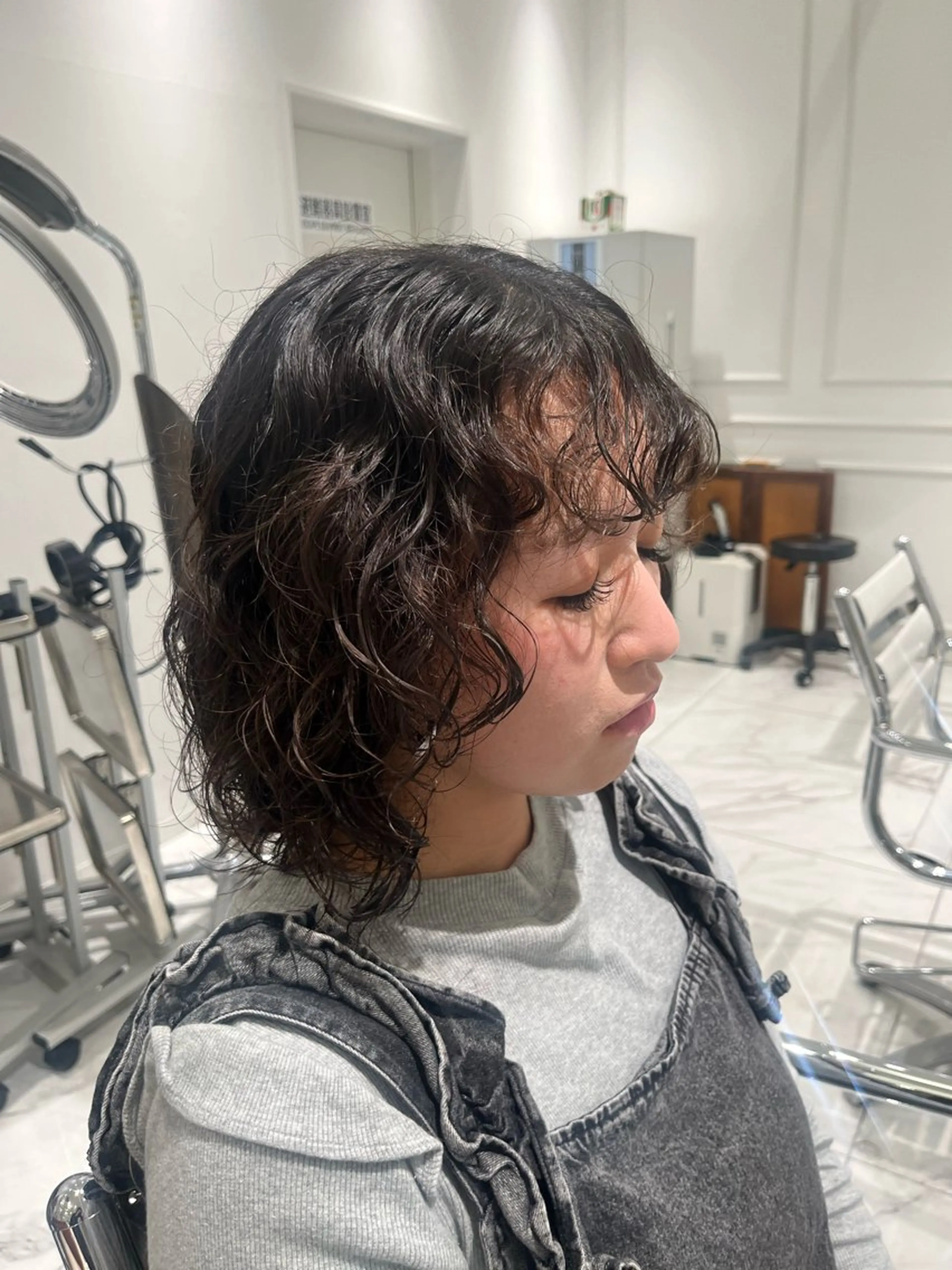 ミディアム パーマ お団子ヘア ミディアムパーマ 橋本 七海のヘアスタイル