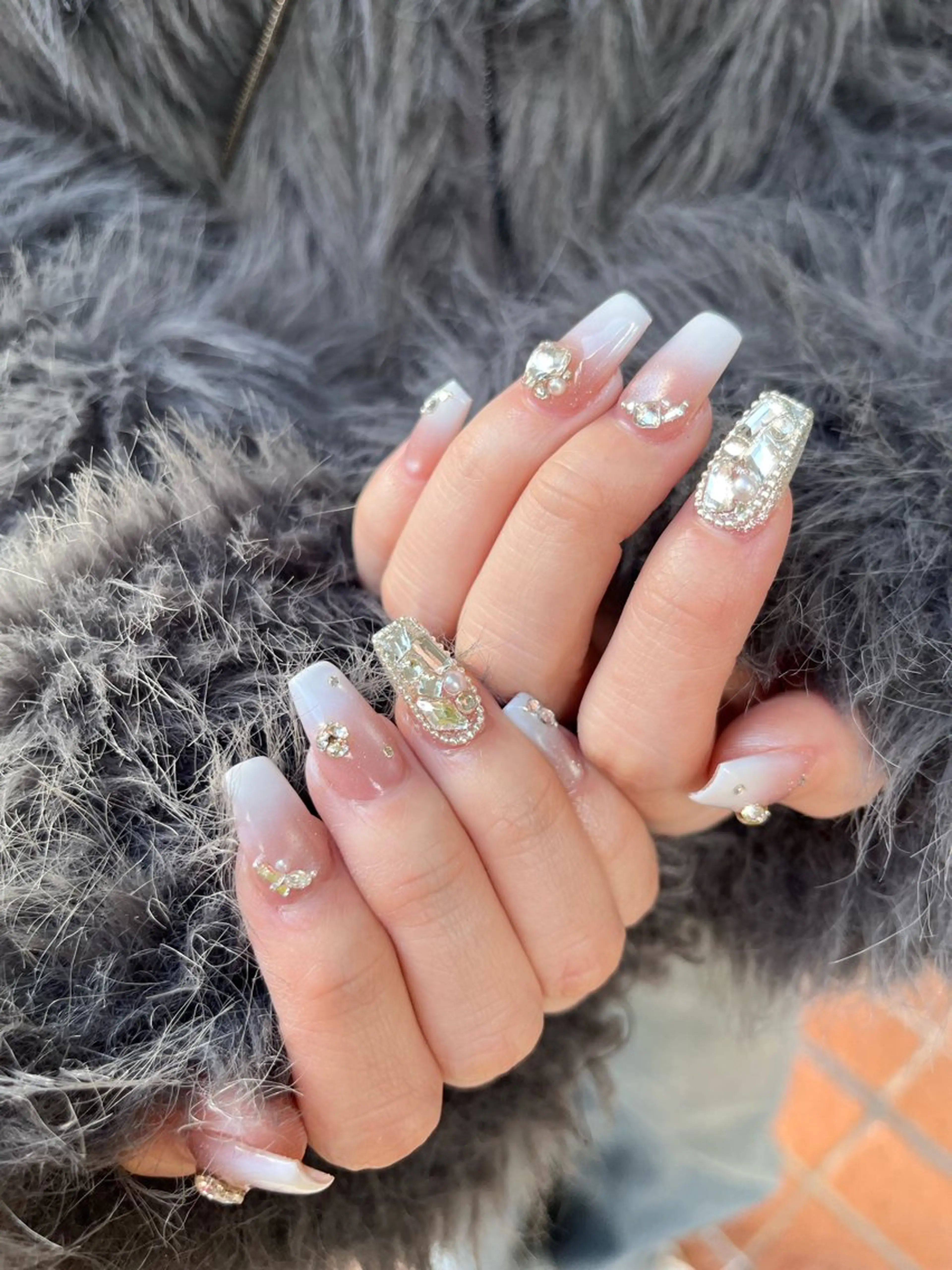 ネイル アートネイル グラデーション ピンク シルバー ストーンネイル ballie／小野原 なつみのネイルデザイン