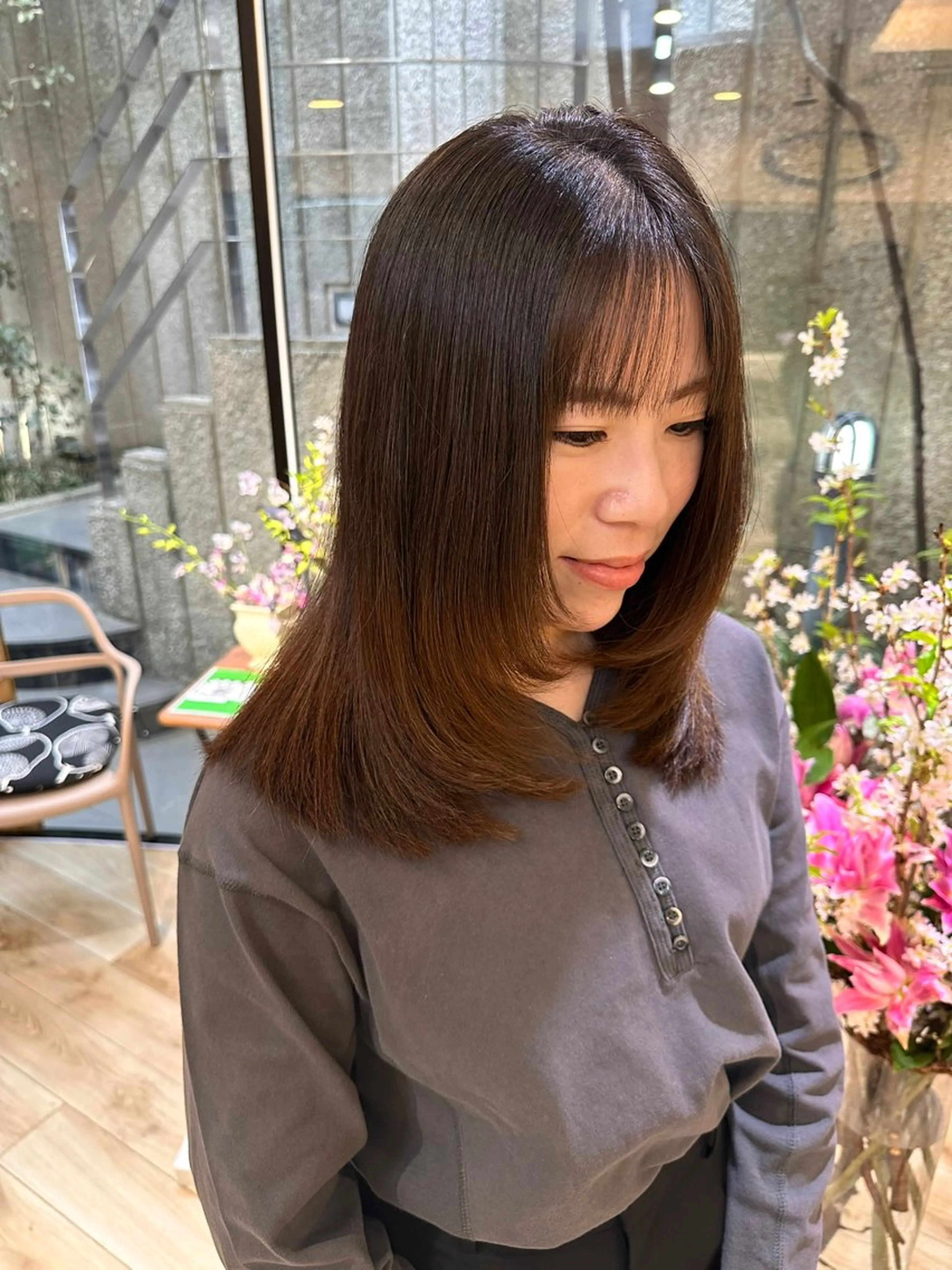 セミロング 吉崎 明日香のヘアスタイル
