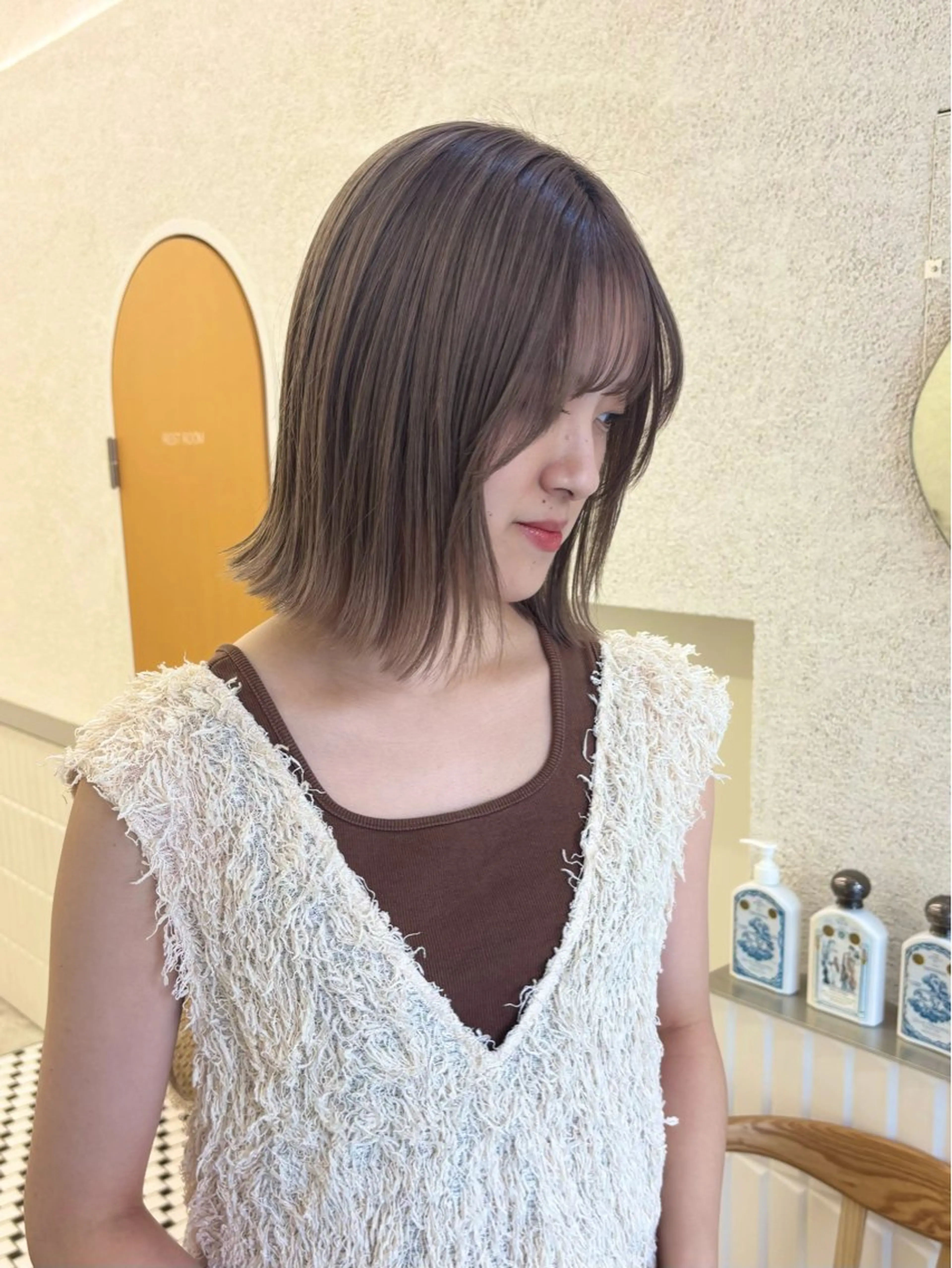 ミディアム カラー ヘアカラー 🧸柔らかベージュ/ 顔周りレイヤー/ミクのヘアスタイル