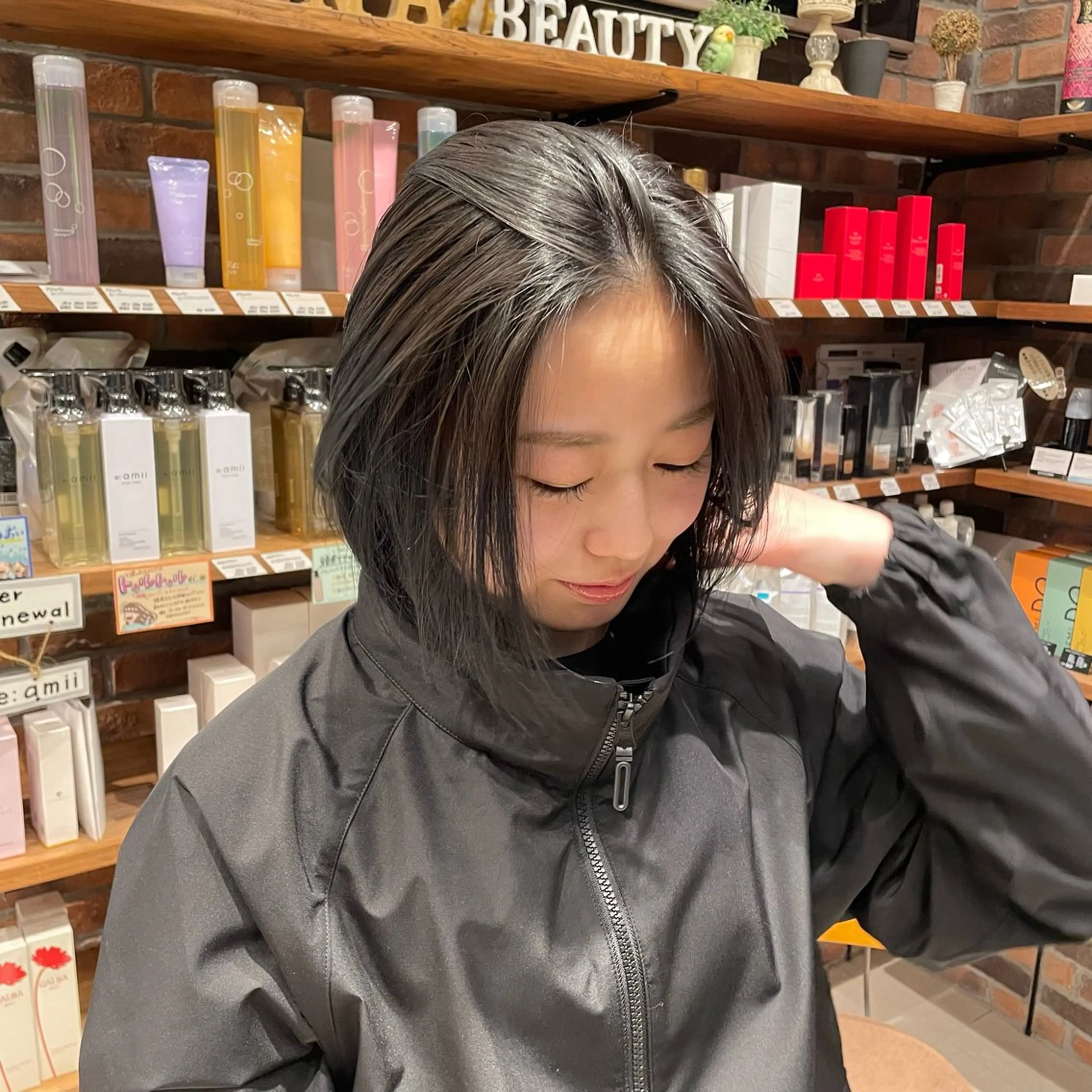 ショート 透明感ベージュ🎀 レイヤー/AOのヘアスタイル