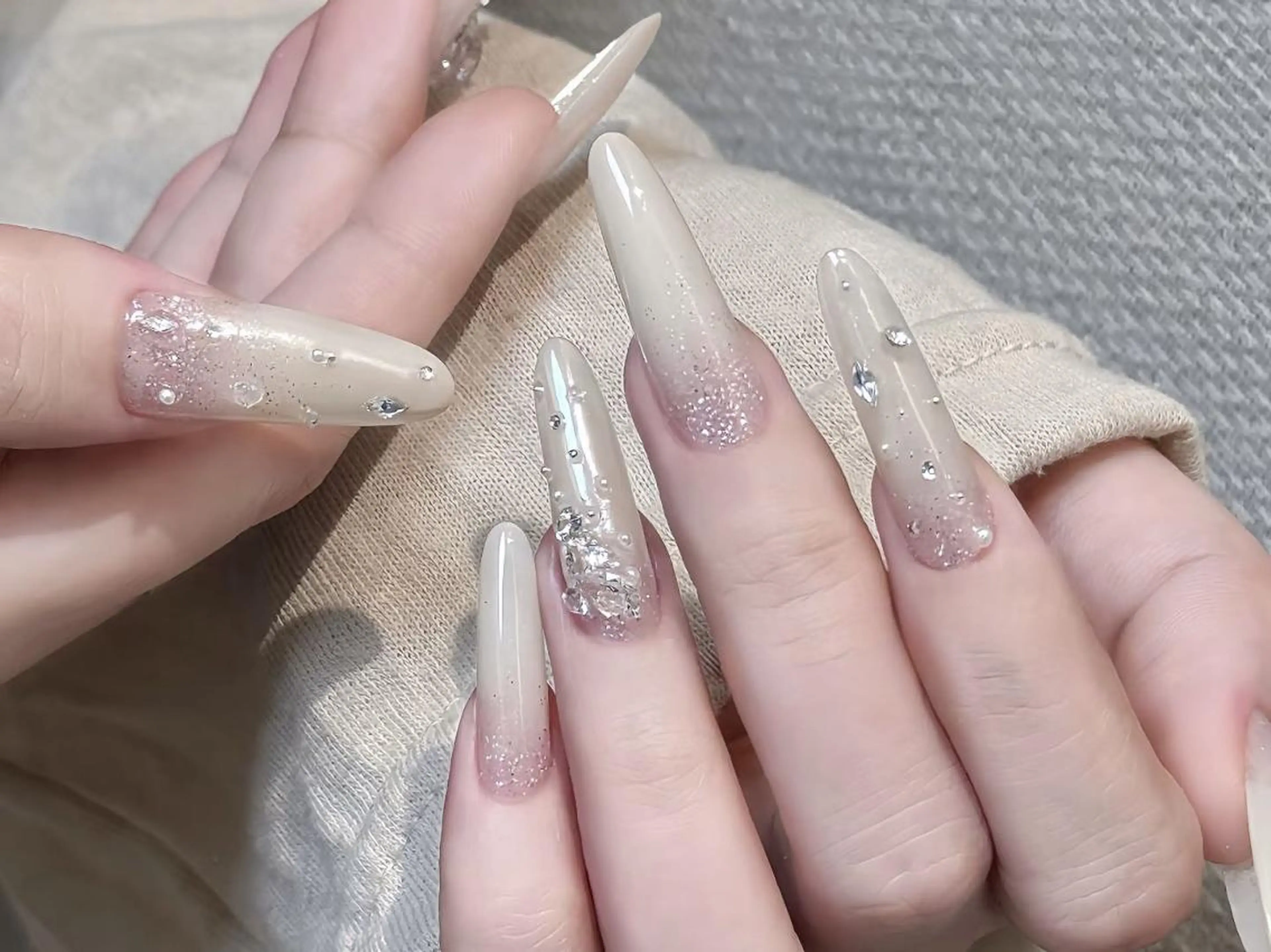 ネイル オーロラネイル グラデーション ロングネイル オフィスネイル シンプルネイル ハンドネイル Feinn Ink💕のネイルデザイン