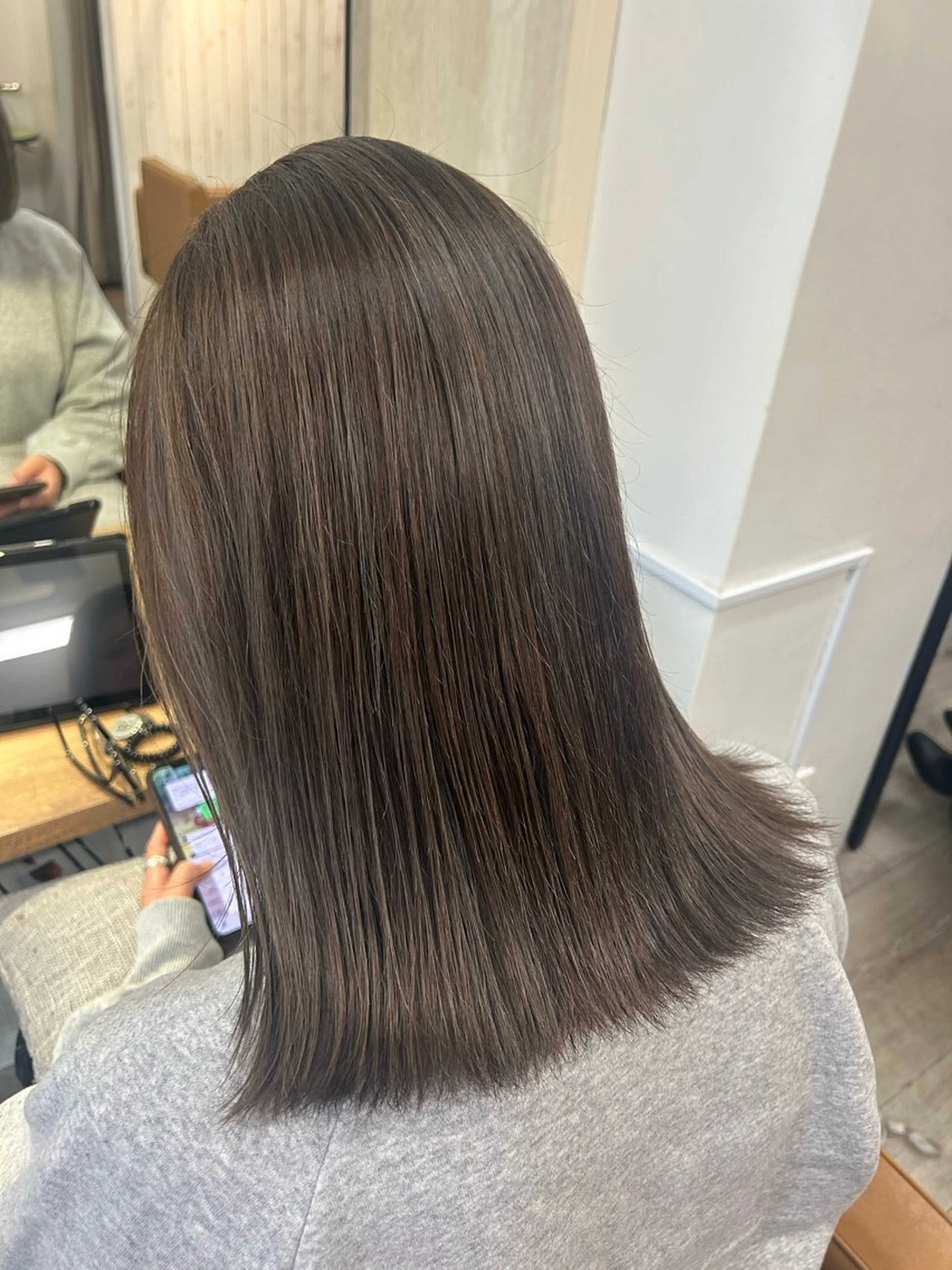 ミディアム レイヤーカットモデル 募集中🫧中山理央のヘアスタイル