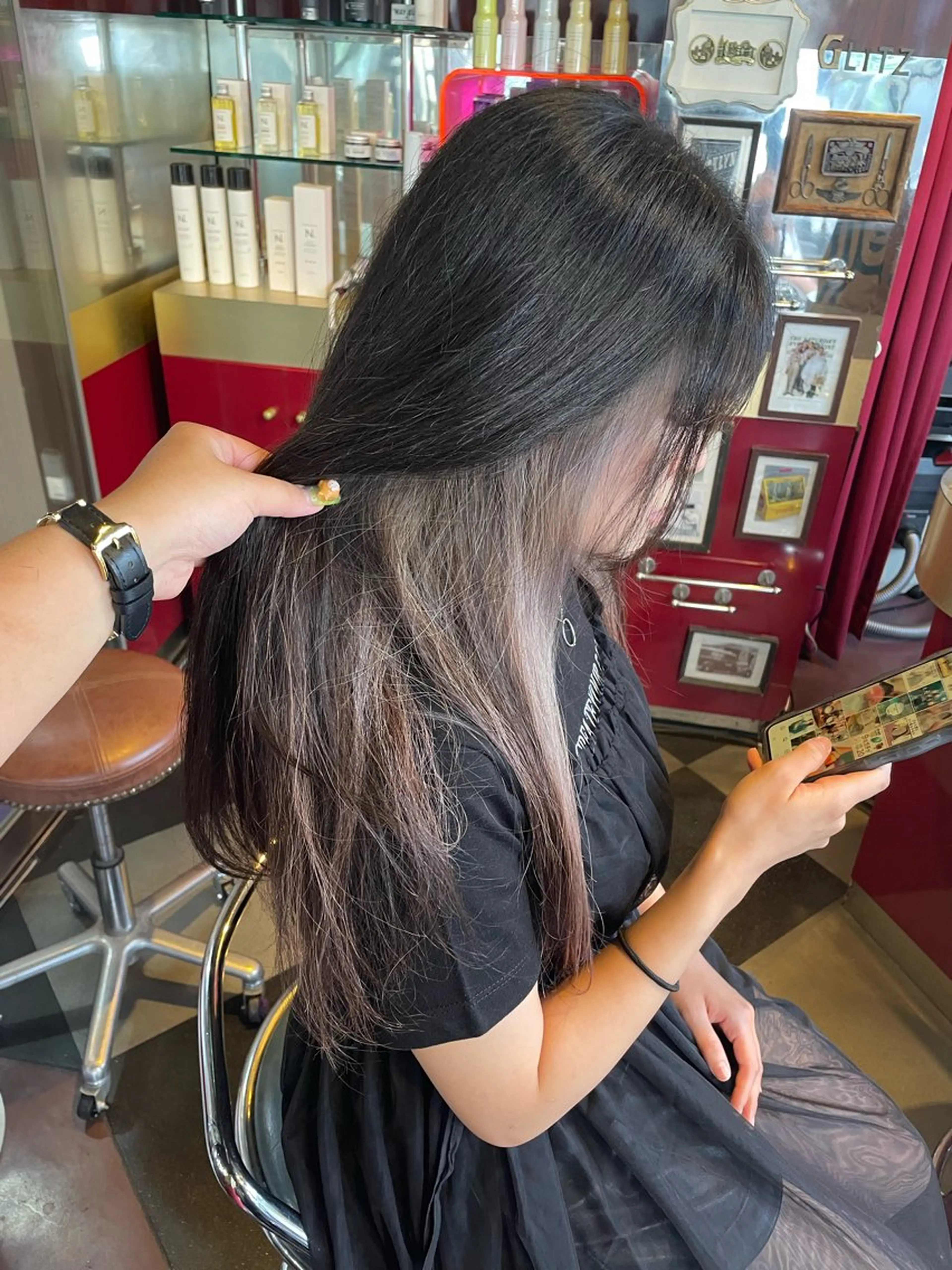 セミロング カラー アッシュ ダブルカラー インナーカラー ミルクティーアッシュ トリートメント 👑派手髪/カット 👑ANRYのヘアスタイル