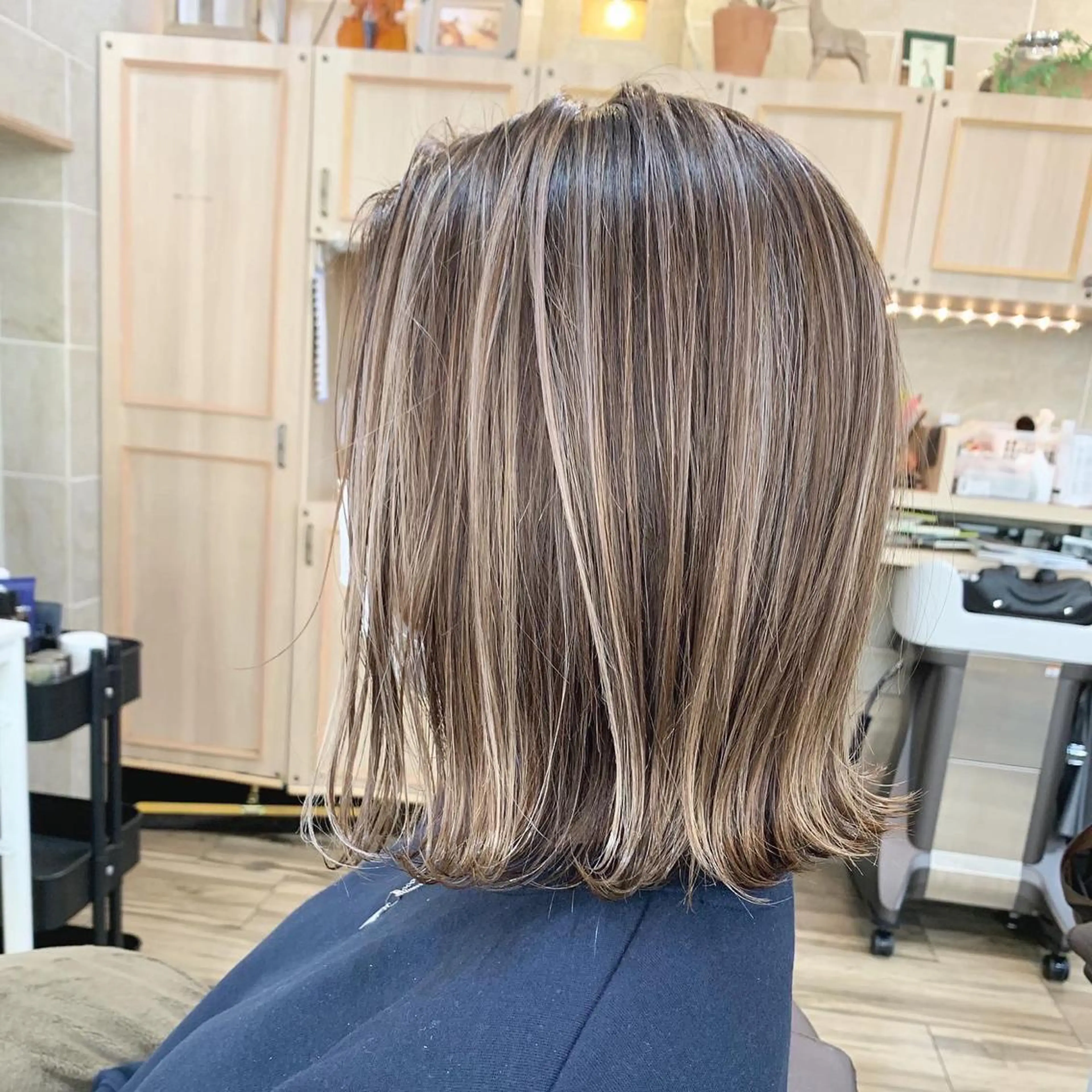 ミディアム カラー ブリーチ ハイライトカラー ハイライト カット ヘアカラー トリートメント 平尾 拓也のヘアスタイル