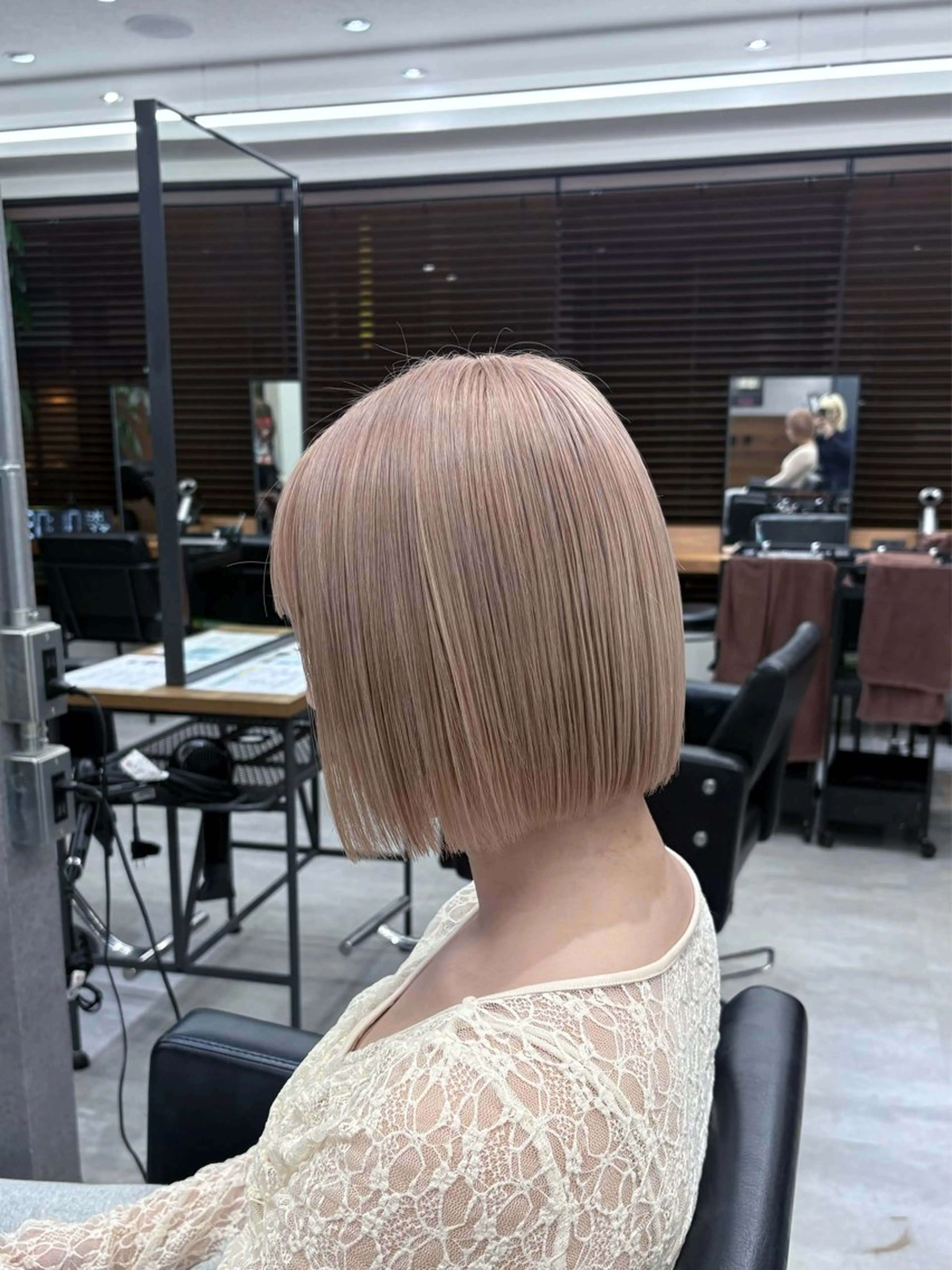 ショート カラー ベージュカラー ミルクティーベージュ ボブ カット ヘアカラー ENA💗NEXT /ハイトーンエクステのヘアスタイル