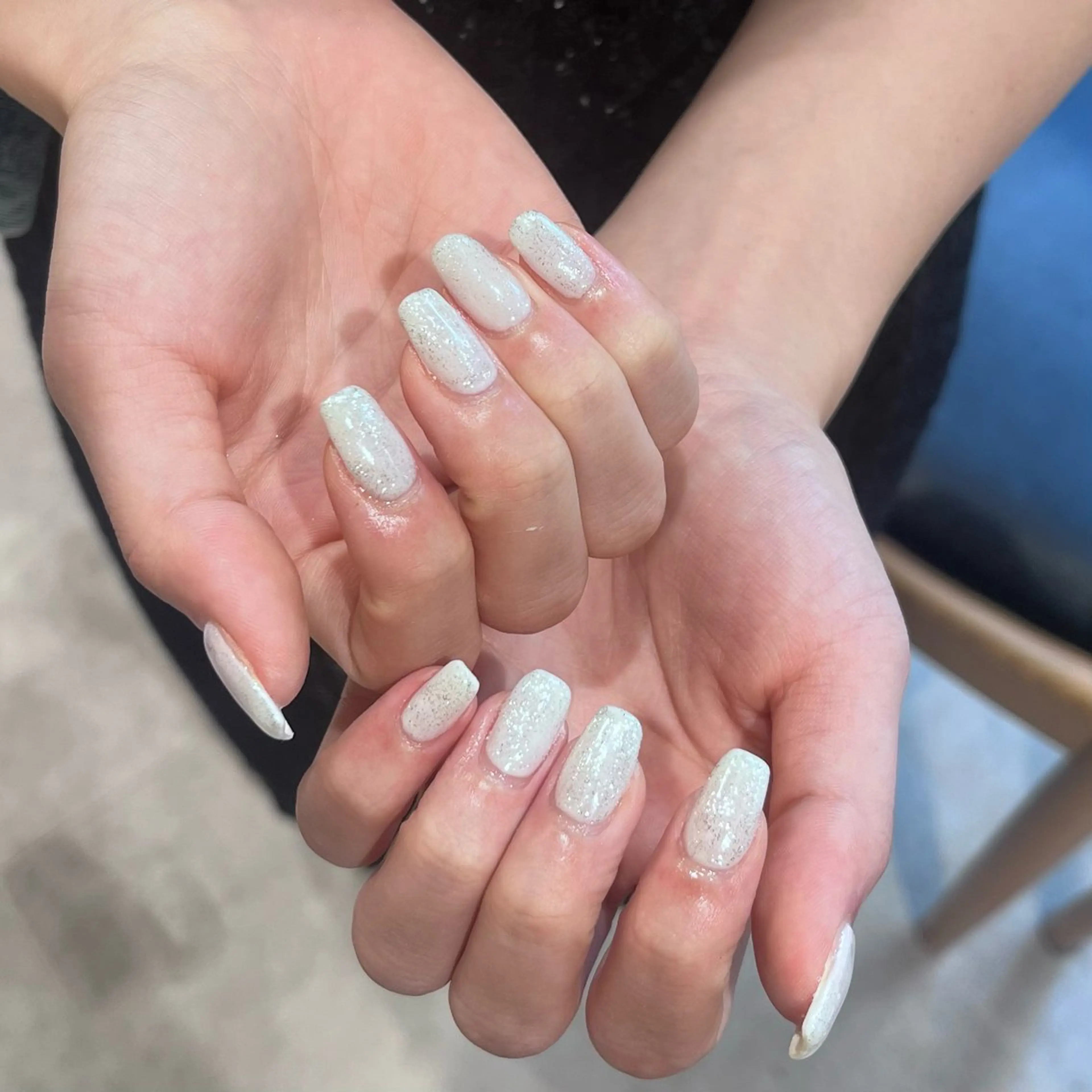 ネイル ラメ(グリッター) ホワイト ハンドネイル レイヤー/nail COCOROのヘアスタイル