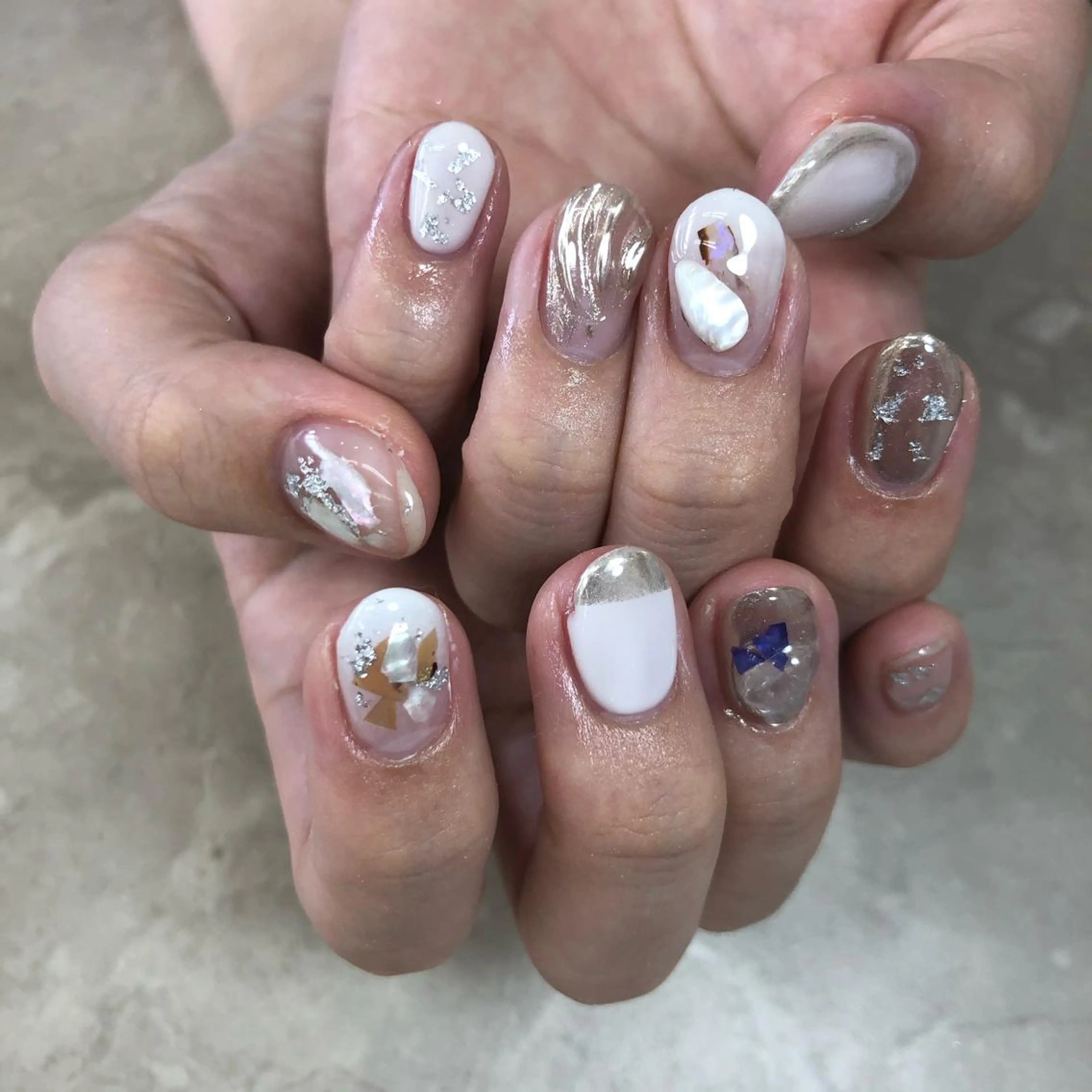 ネイル シルバー ホワイト 1 9 9 7所属・nail 1997のネイルデザイン