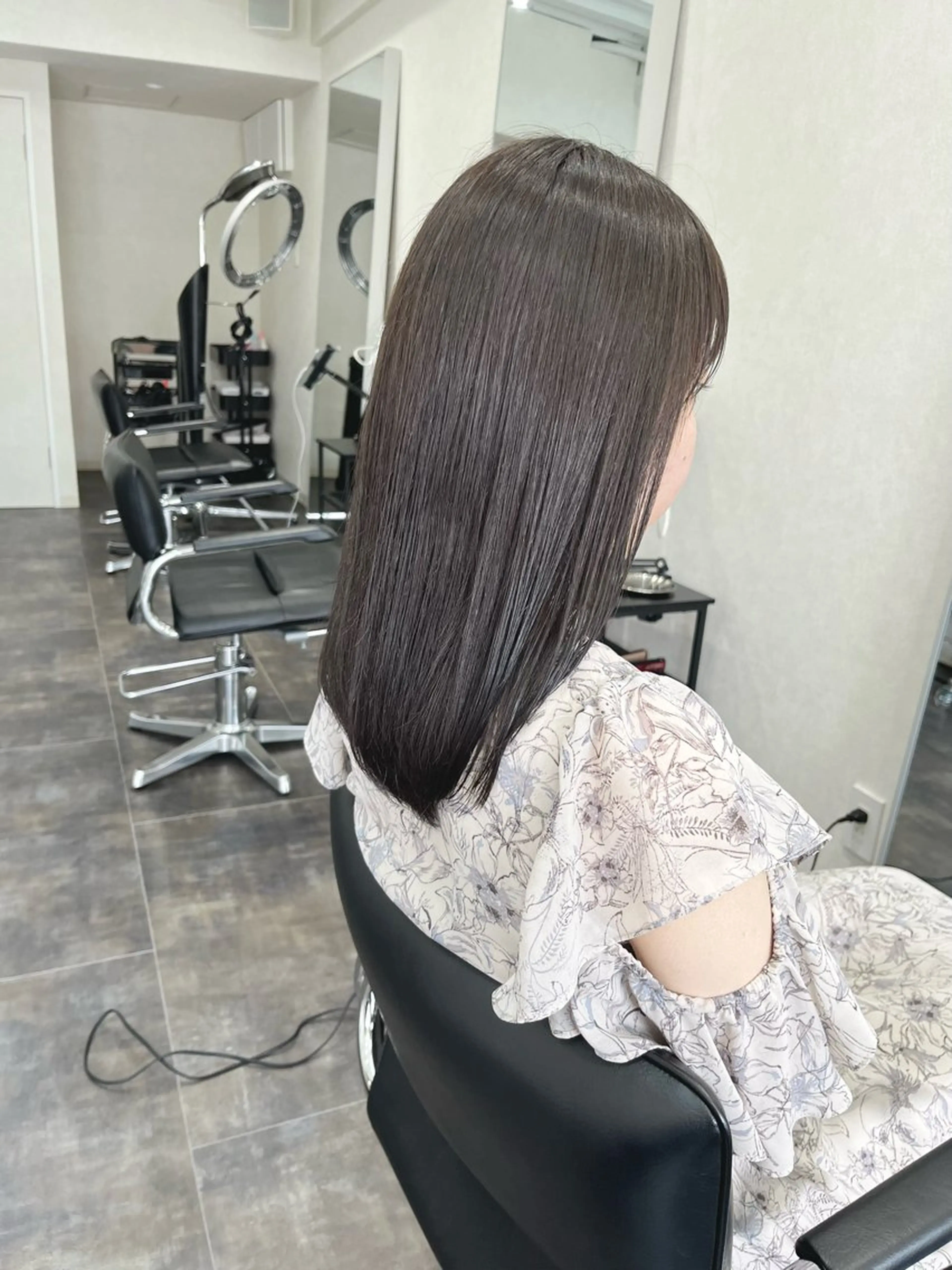 ロング カラー アッシュ アッシュグレー アッシュグレージュ グレージュ ヘアカラー FERIA あべの yumeho🍭のヘアスタイル