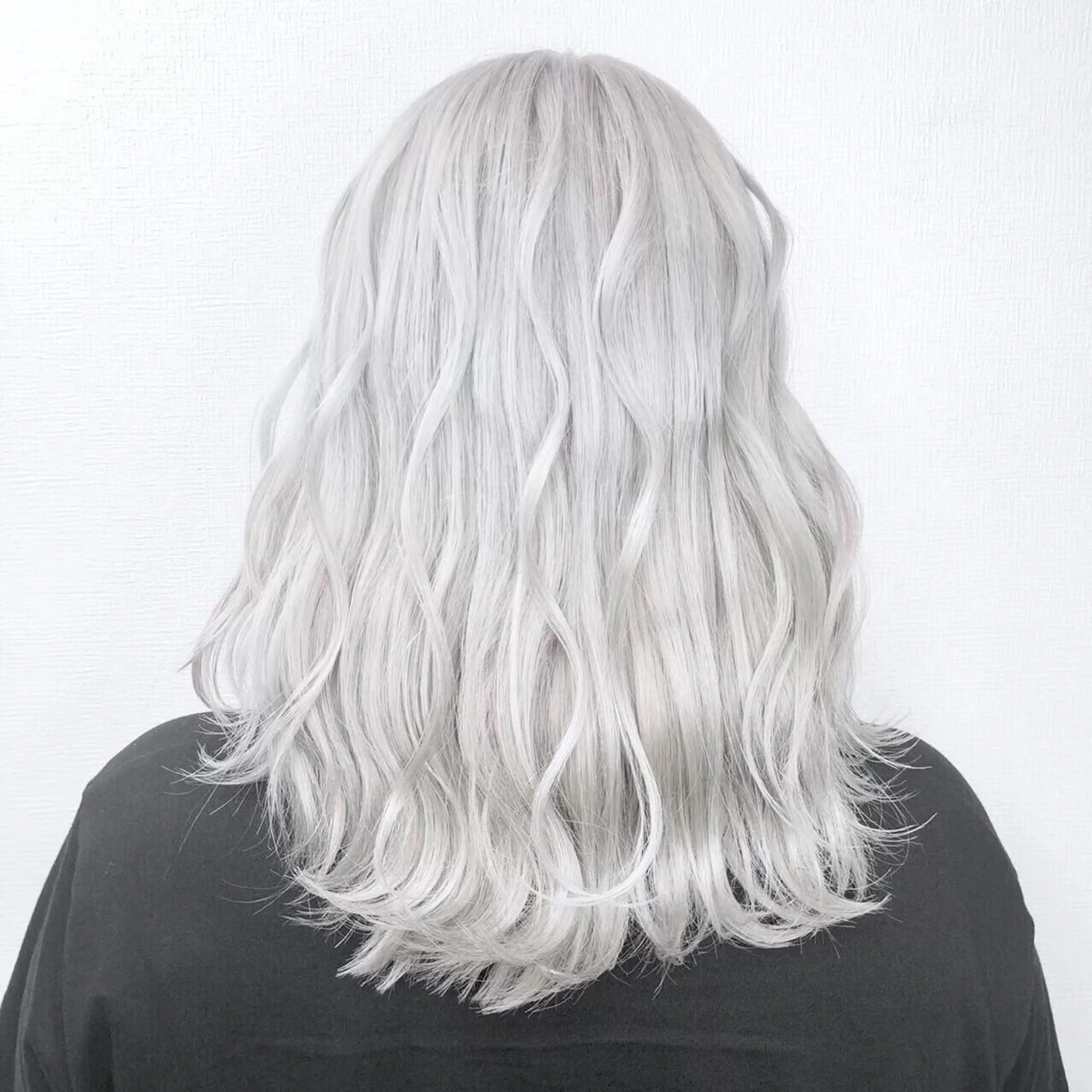 ロング カラー JuNブリーチに 縮毛矯正するプロのヘアスタイル