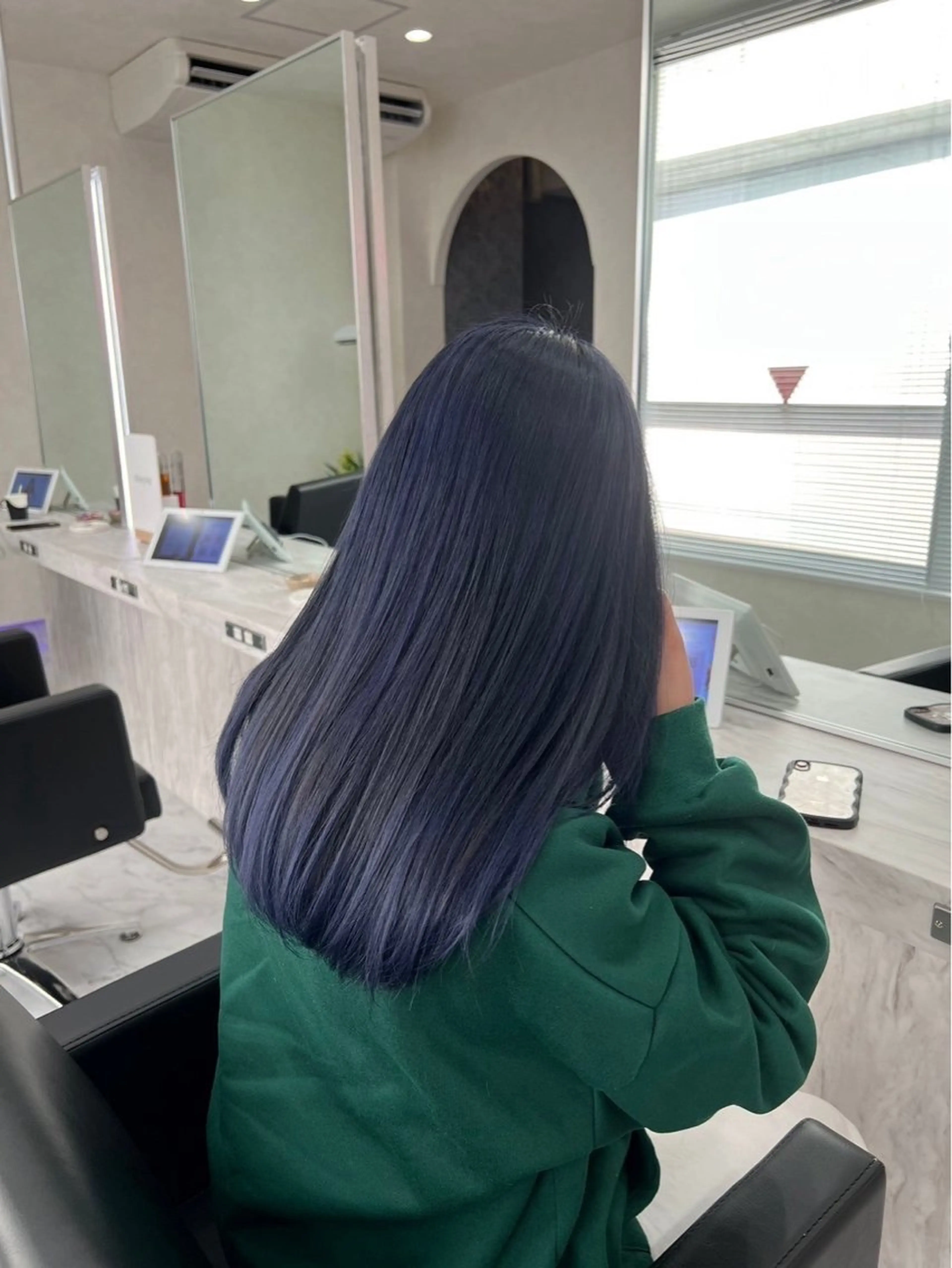 カラー ブルーカラー ネイビーカラー ヘアカラー mignon あゆみのヘアスタイル