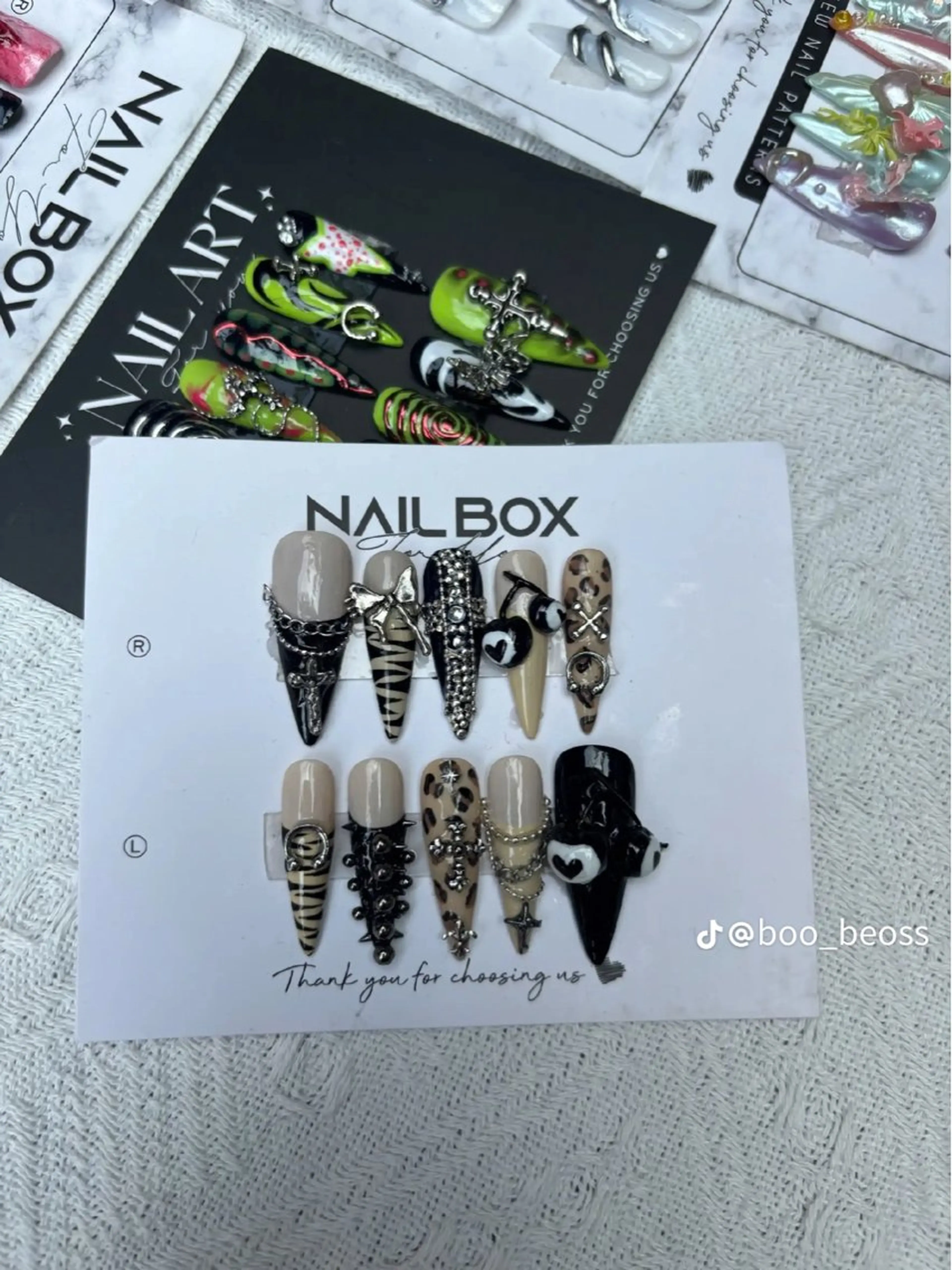 ネイル 🪷Mi.o あいちゃん🐝のネイルデザイン