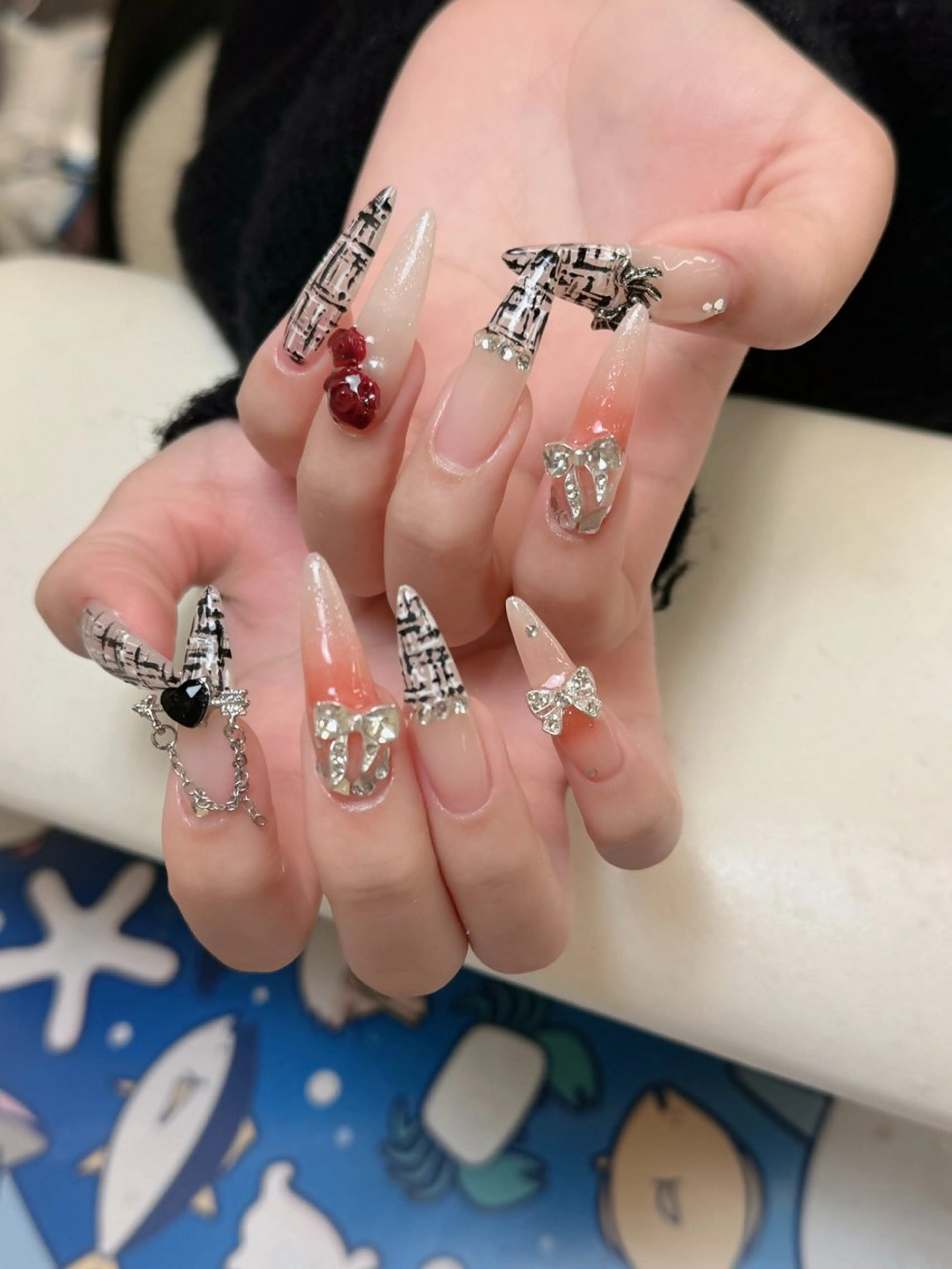 ネイル フレンチネイル ジェルネイル ガラスフレンチ ハロウィン ハート ハンドネイル H.baby Nail Salonのネイルデザイン