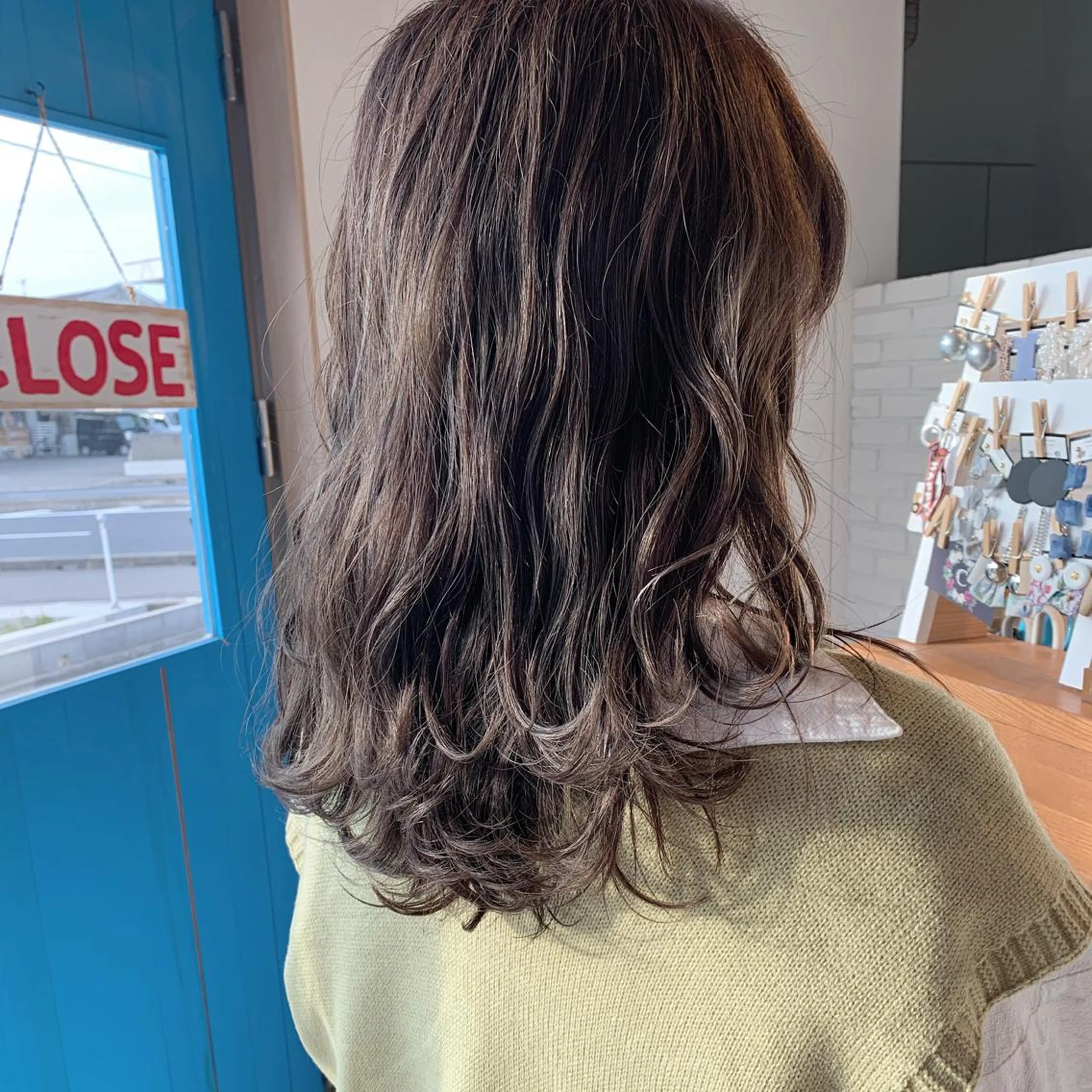 セミロング カラー ROUTE ルートのヘアスタイル