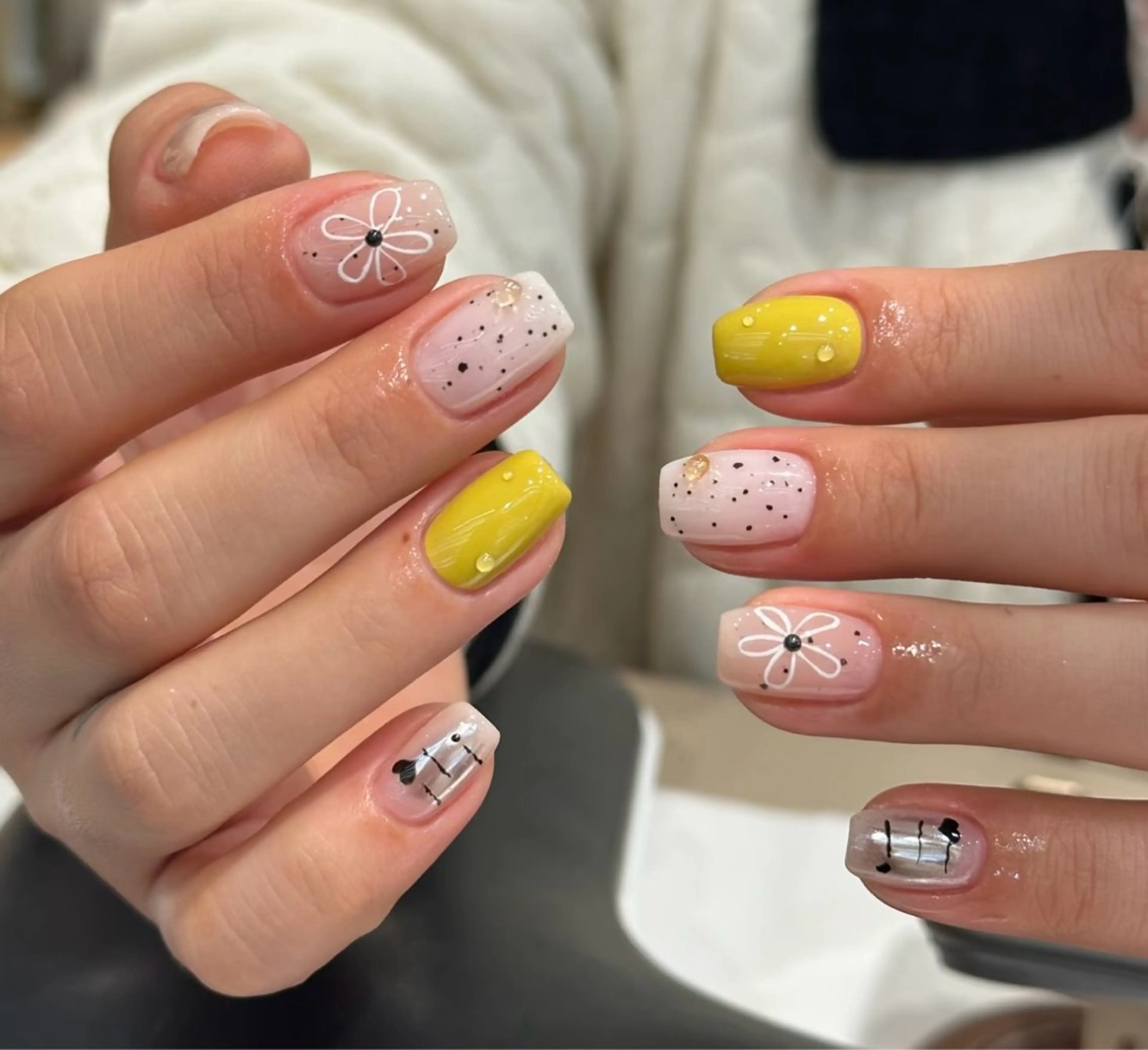 ネイル べっ甲ネイル チークネイル 成人式 長さ出し フラッシュネイル ハンドネイル ハンドケア For you. Nail Salonのネイルデザイン