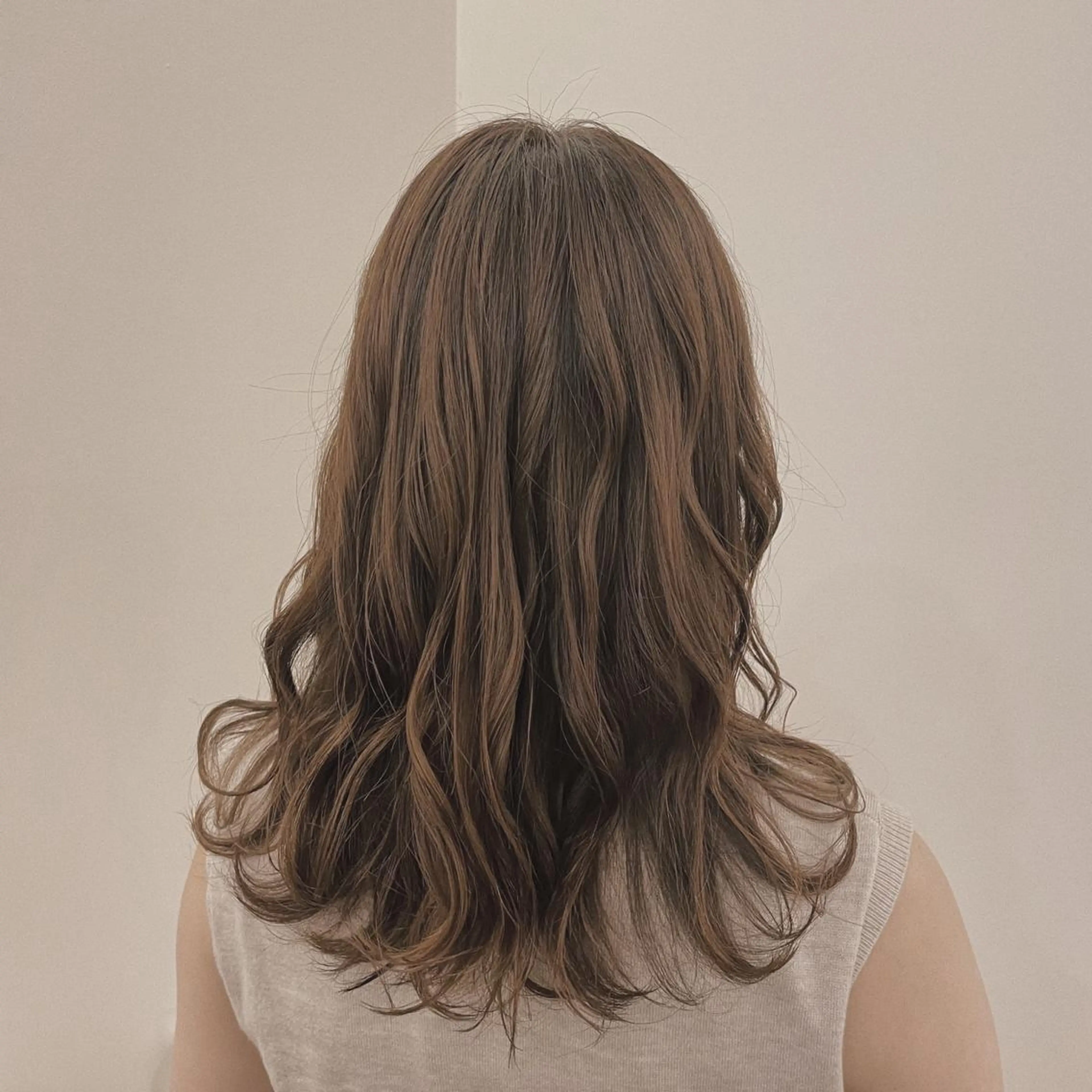 ロング カラー ベージュカラー 落合 美穂のヘアスタイル