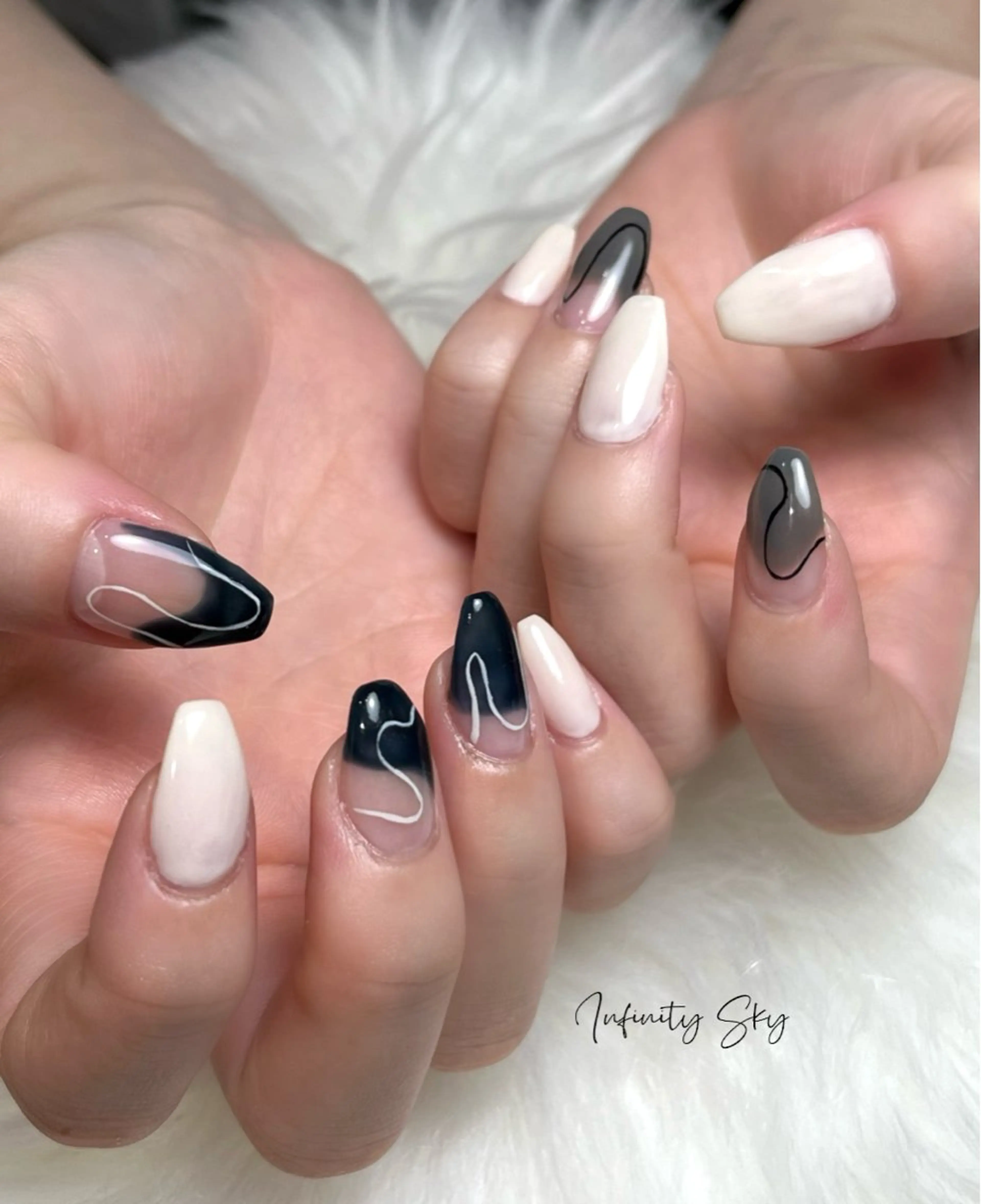 ネイル ニュアンスネイル infinity skyのネイルデザイン