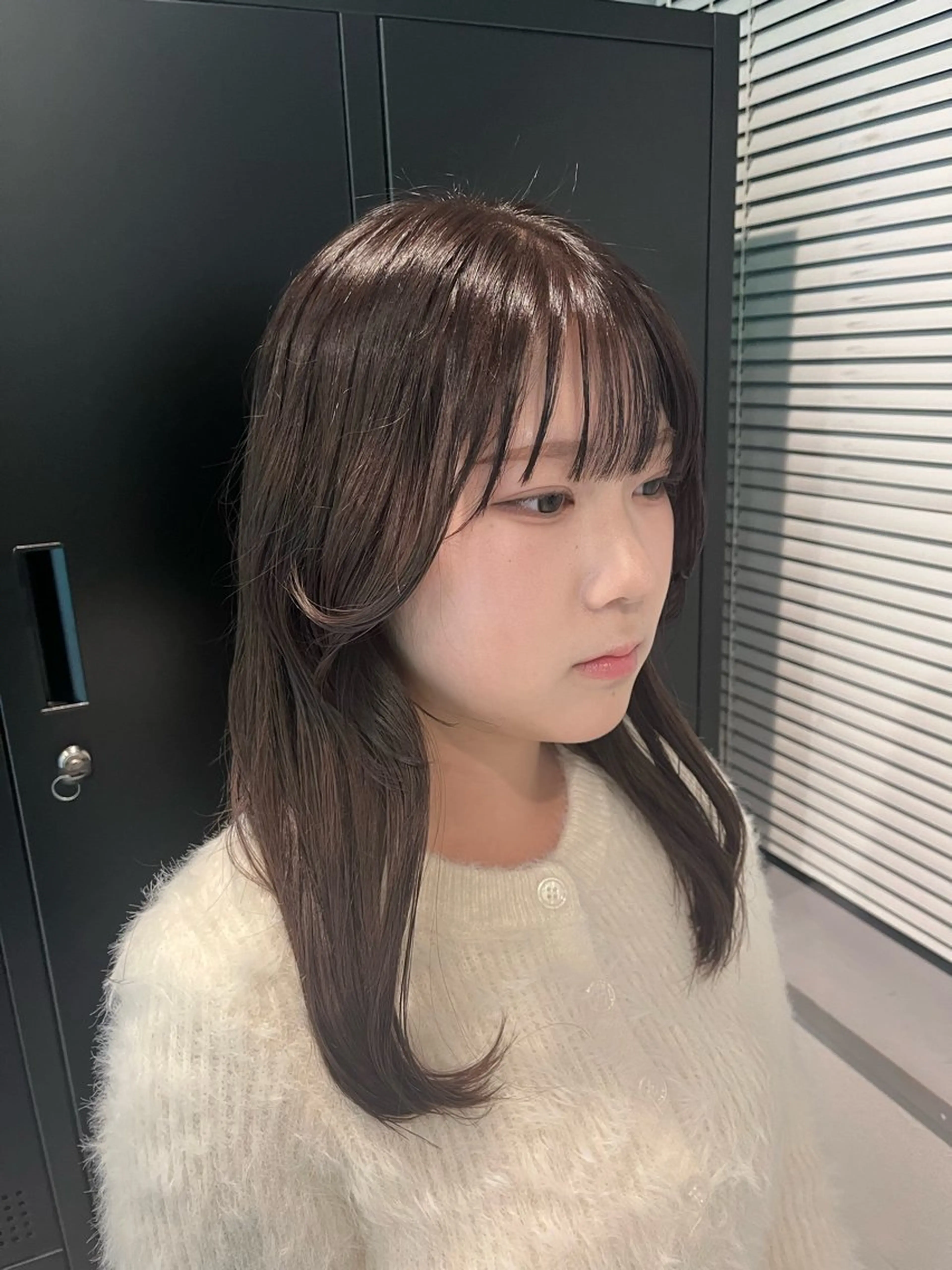 ミディアム カラー 顔周りカット 韓国風ヘア Rena🦄顔まわり カット🤍✂️のヘアスタイル