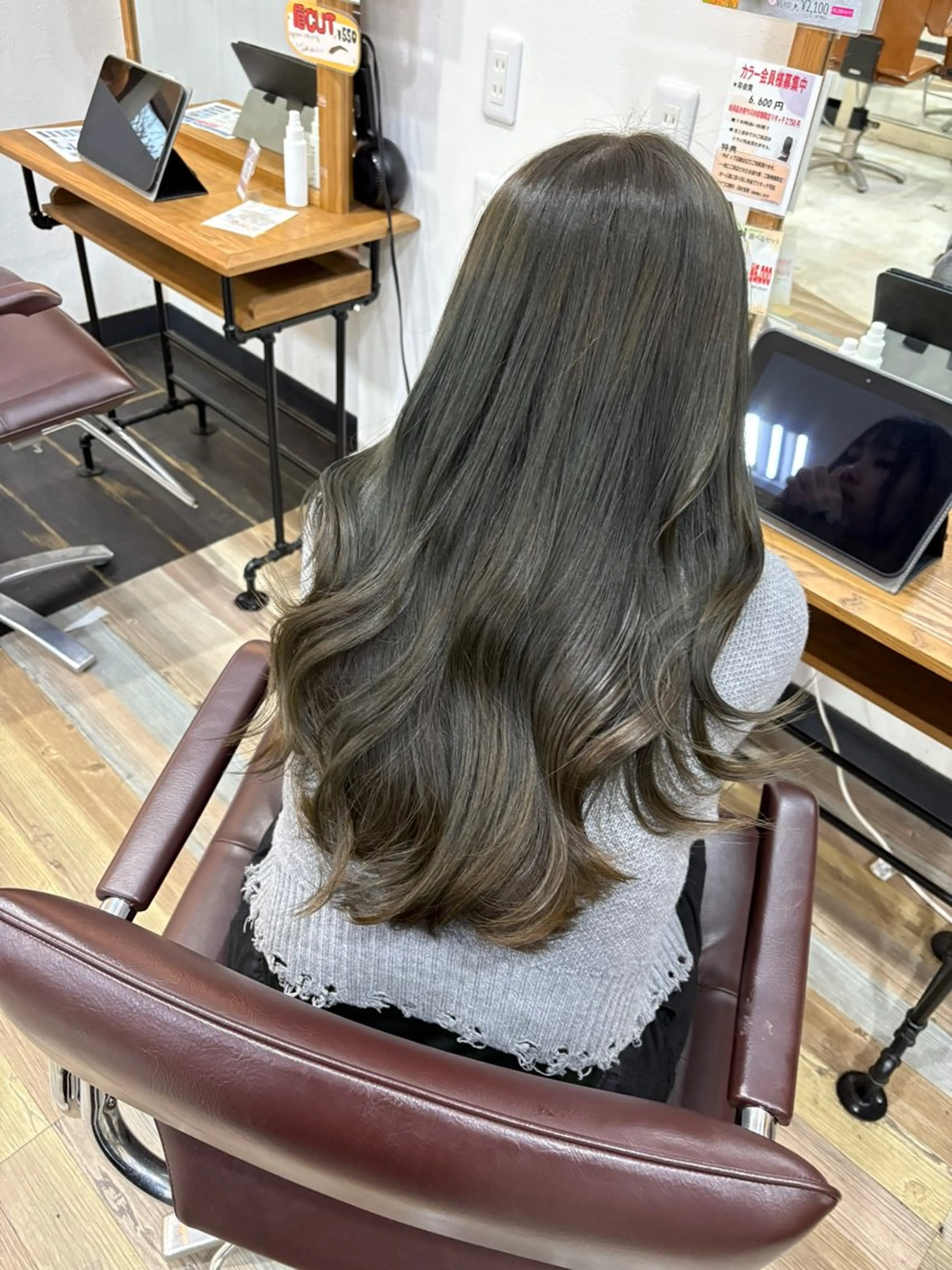 ロング カラー オリーブグレー 浦﨑 笑美里のその他イメージ