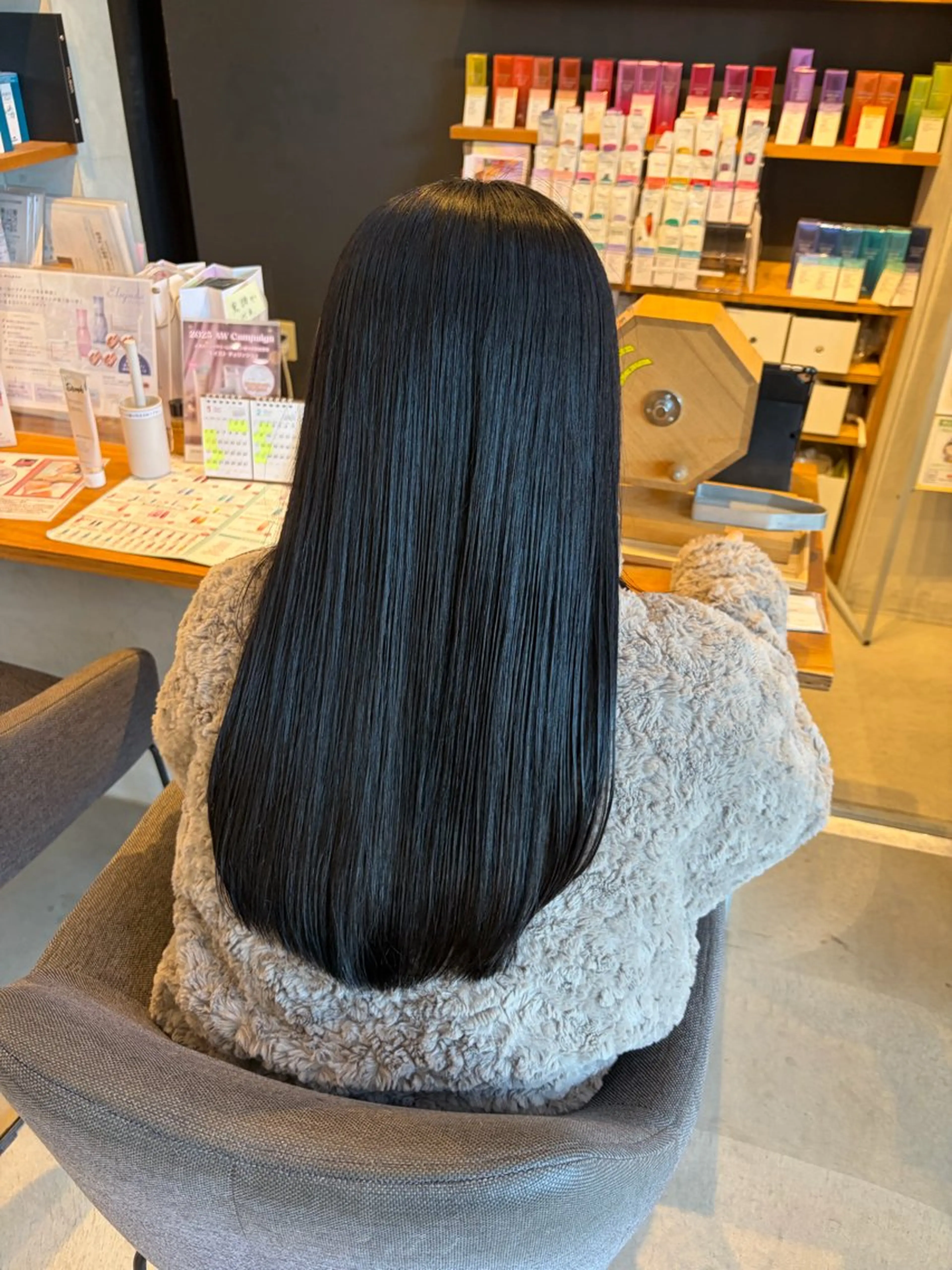 ロング カラー 黒髪 ヘアカラー momoka 女性限定のヘアスタイル